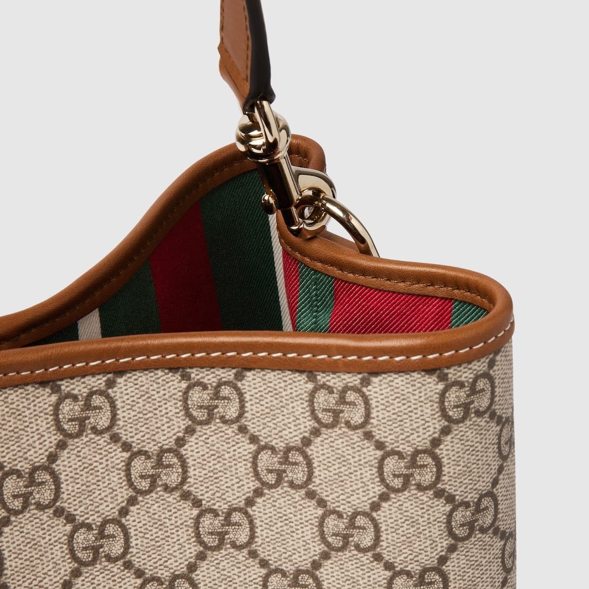 Gvc*1 Emblem medium bucket bag