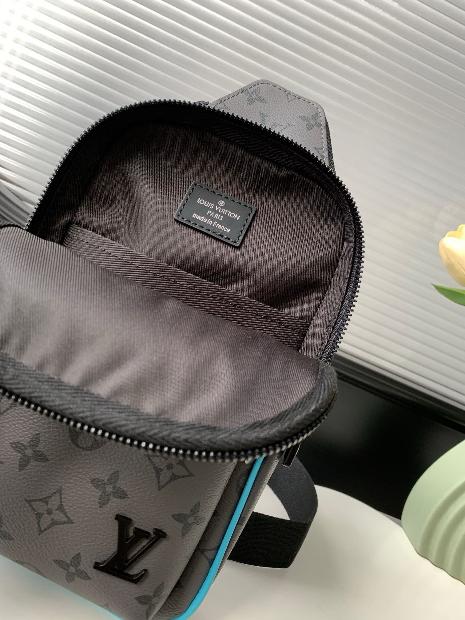 L0vis Vvtt0n M11703 Avenue Slingbag PM