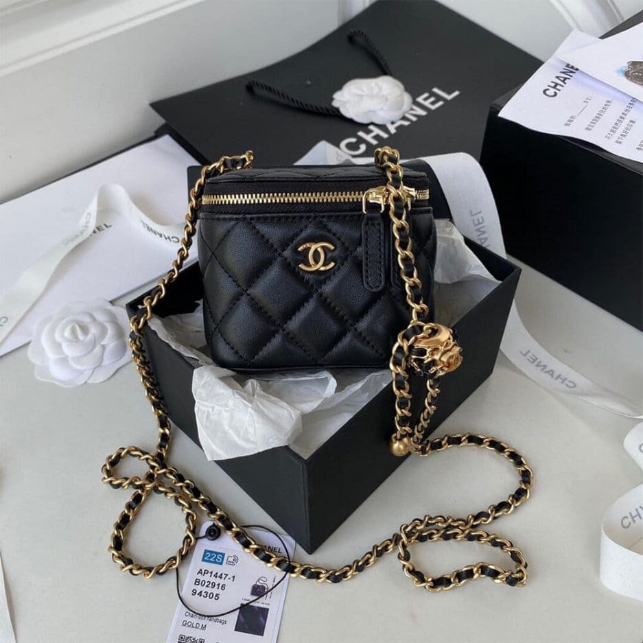 Ch**el SMALL VANITY WITH CHAIN AP2198