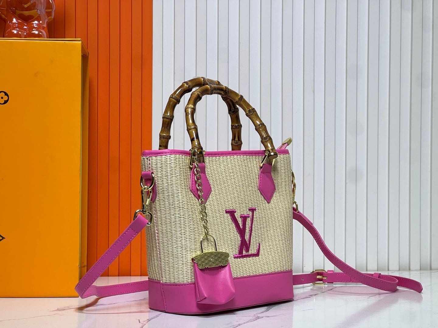 L0vis Vvtt0n Raffia Petit Bucket Tote