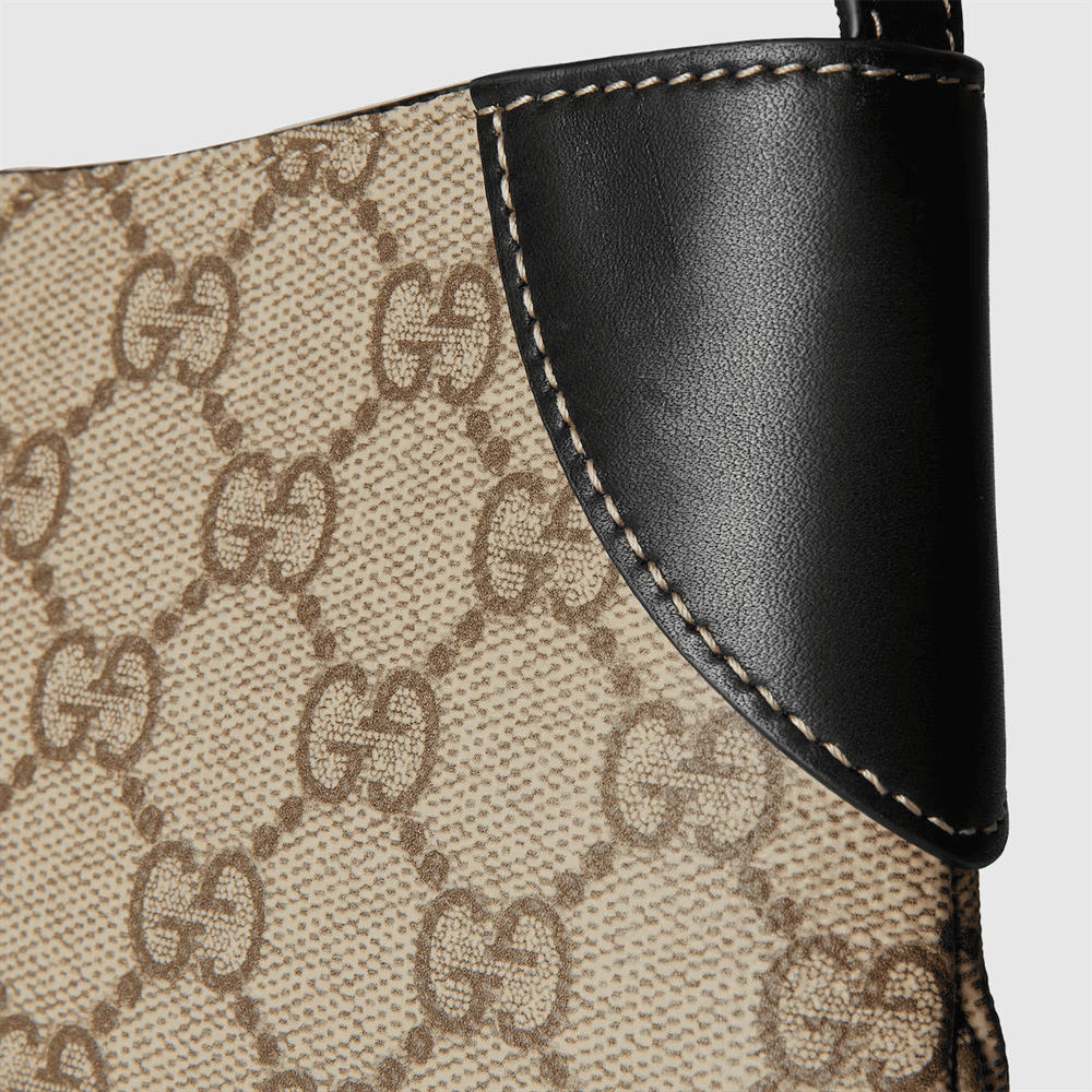 Gvc*1 Emblem small shoulder bag