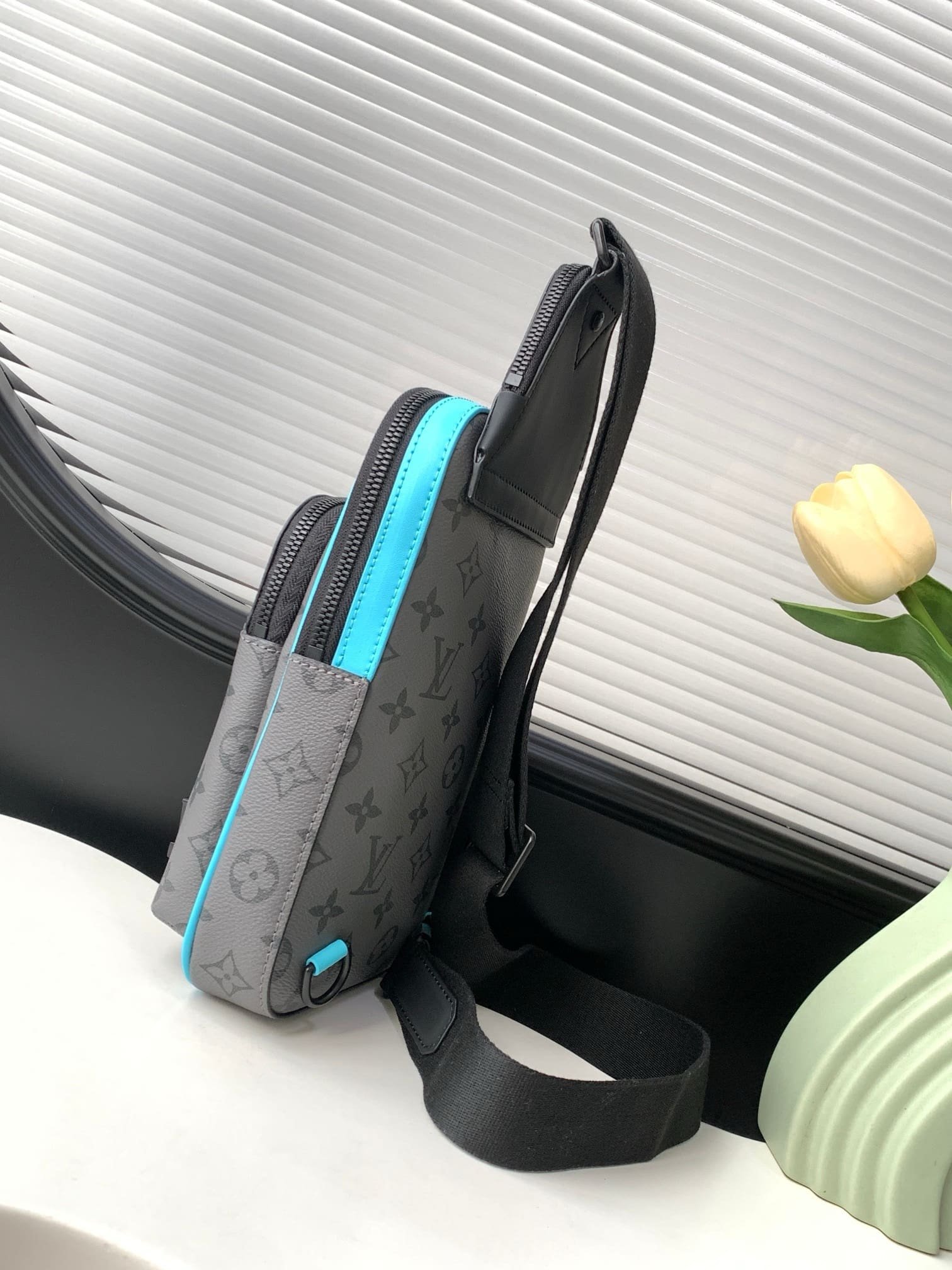 L0vis Vvtt0n M11703 Avenue Slingbag PM