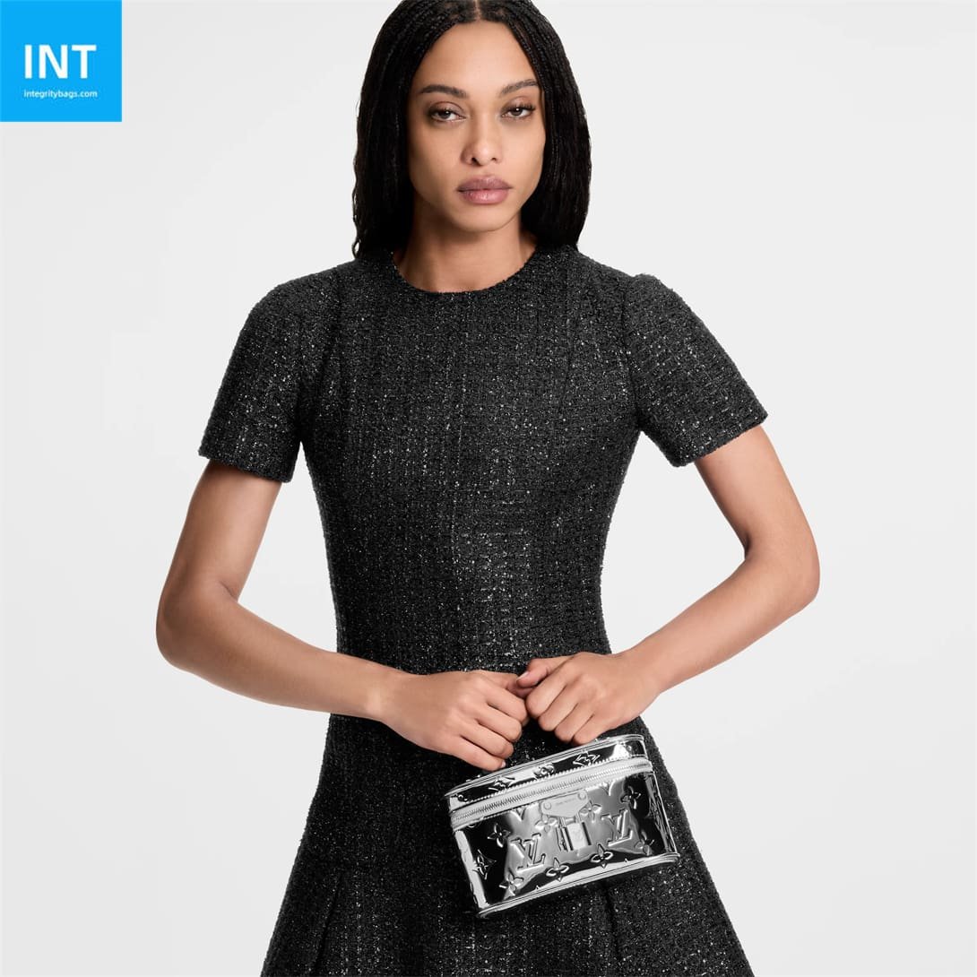 L0vis Vvtt0n M26097 VANITY CHAIN POUCH