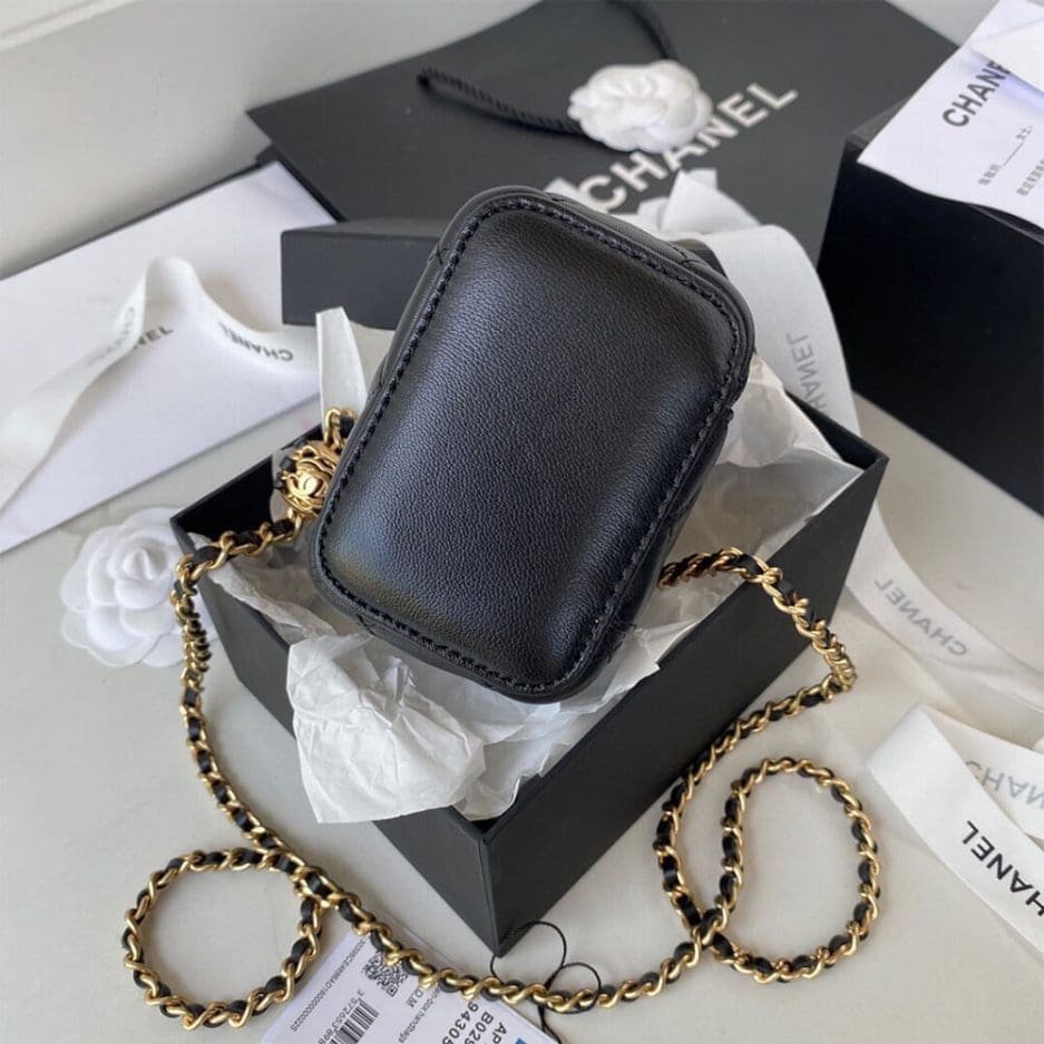 Ch**el SMALL VANITY WITH CHAIN AP2198
