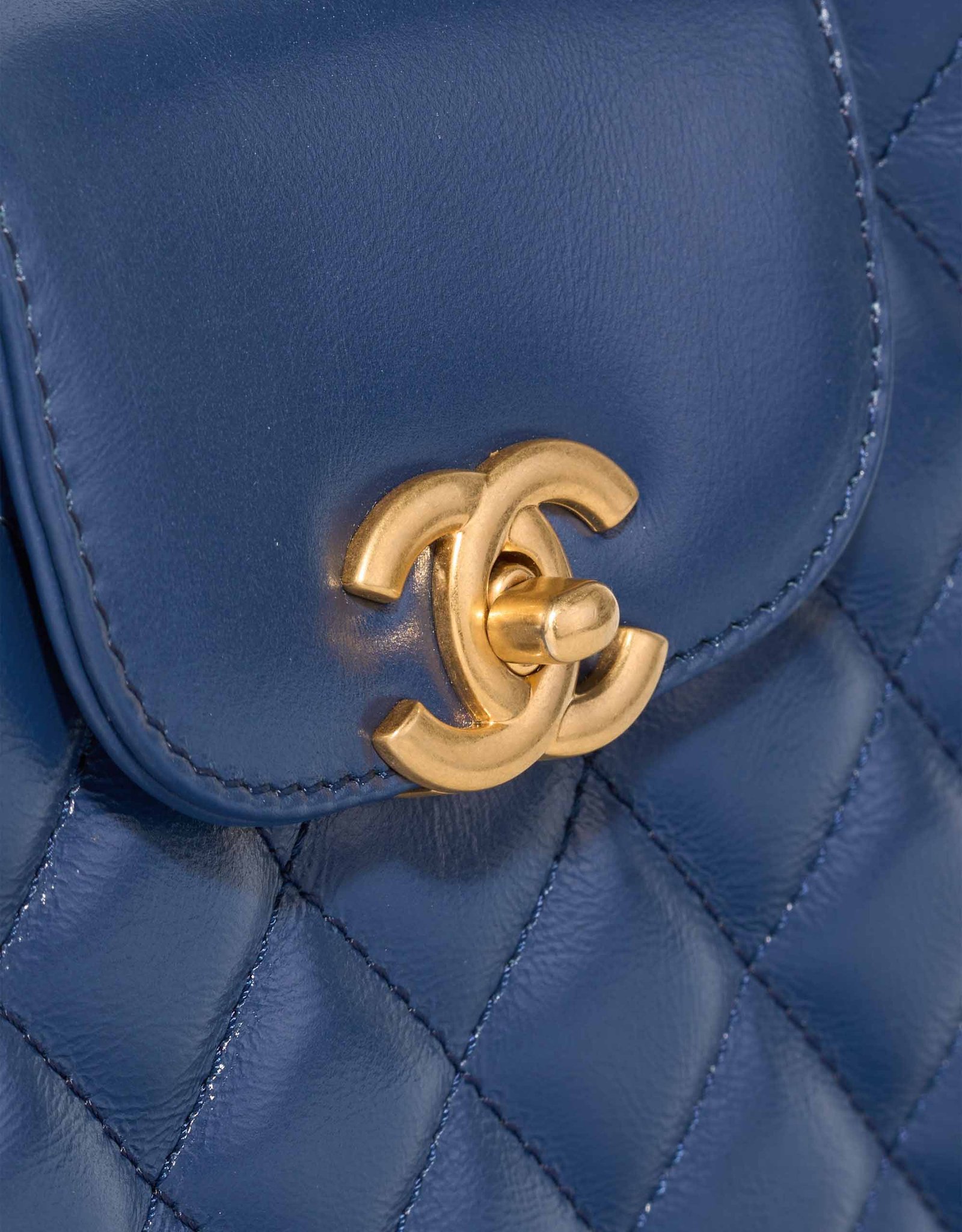 Ch**el Kelly Medium Bag in Vintage Calfskin Leather, Dark Blue