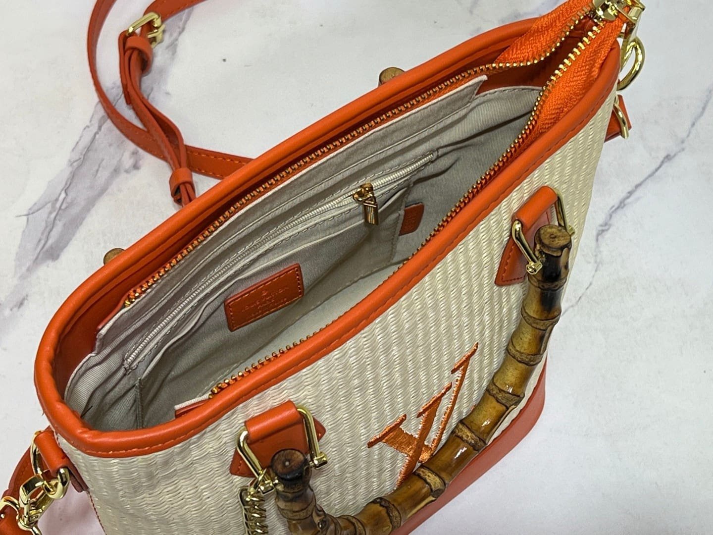 L0vis Vvtt0n Raffia Petit Bucket Tote
