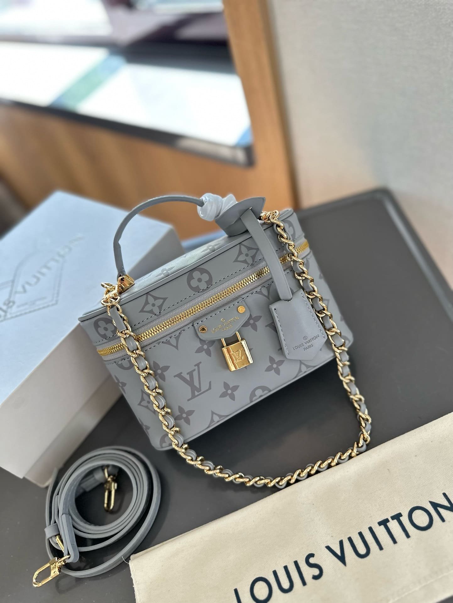 L0vis Vvtt0n M12427 Vanity Chain Pouch