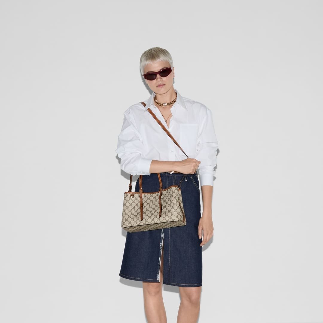 Gvc*1 Emblem medium tote bag