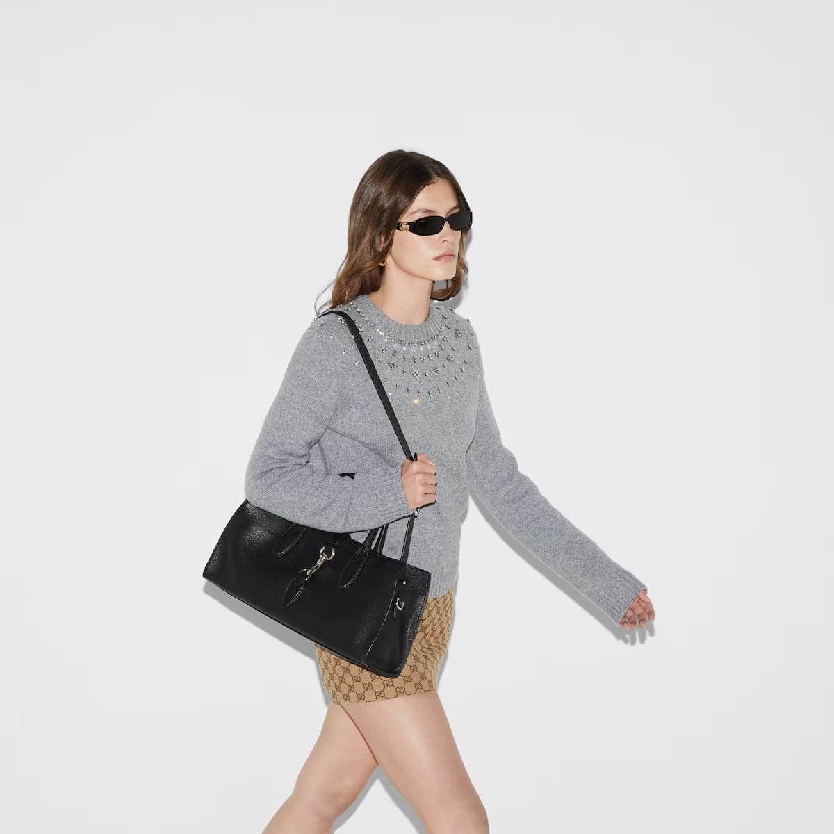 Gvc*1 Medium tote bag with hook closure