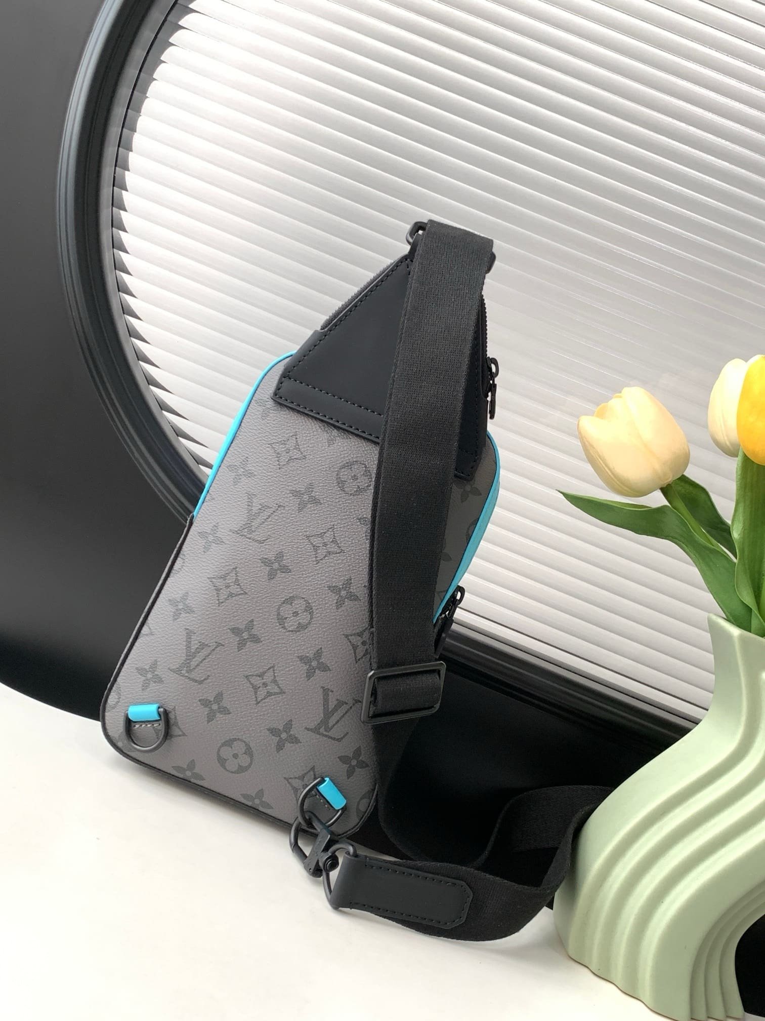 L0vis Vvtt0n M11703 Avenue Slingbag PM