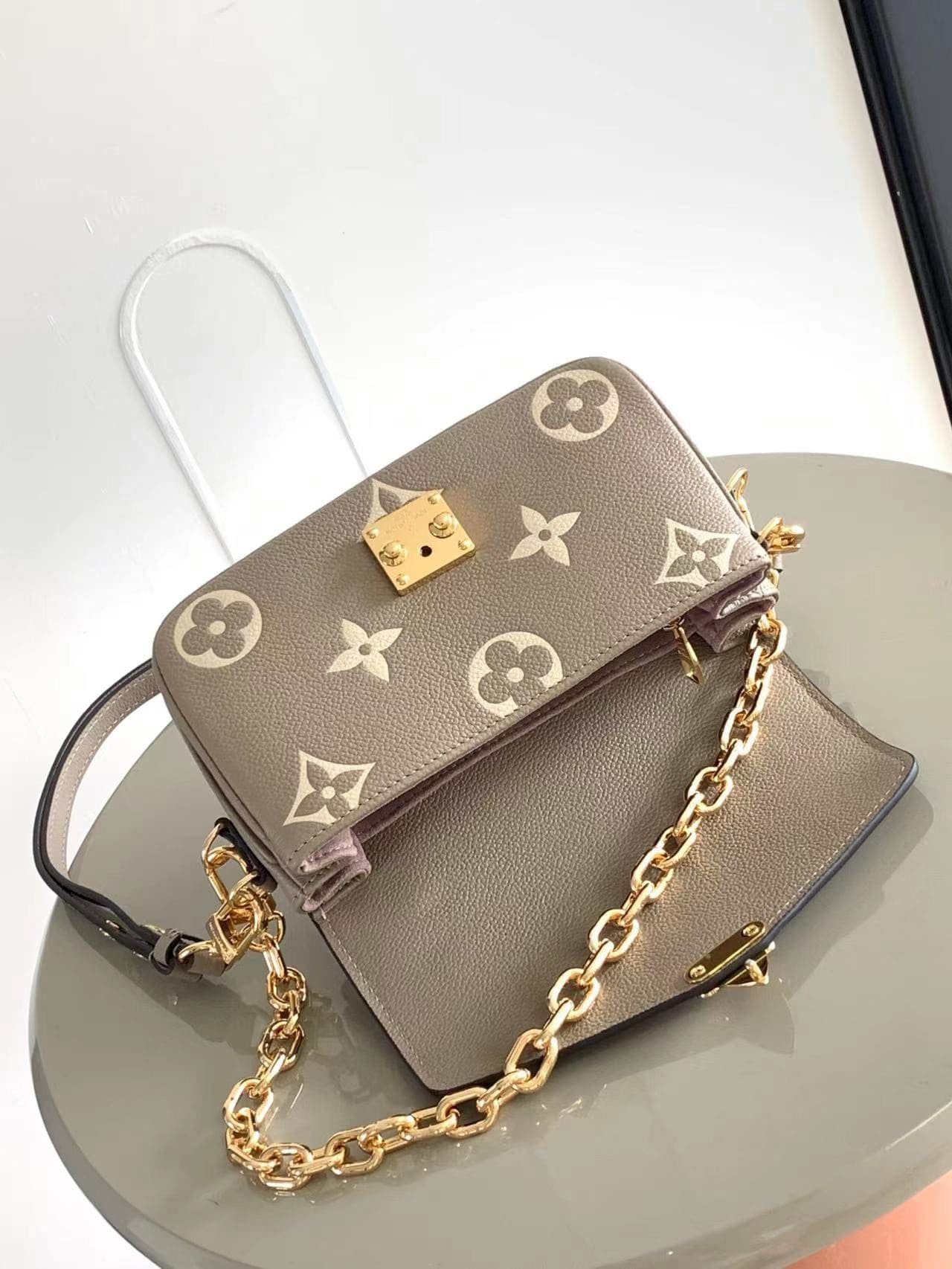 L0vis Vvtt0n M23081 Pochette Métis East West
