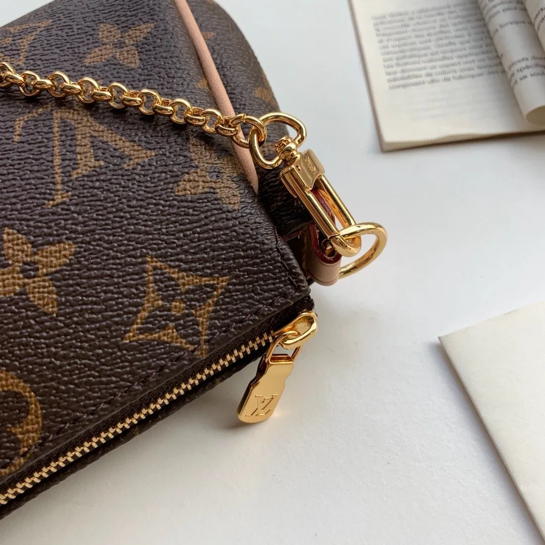 L0vis Vvtt0n EVA HANDBAG WALLET ON CHAIN M95567