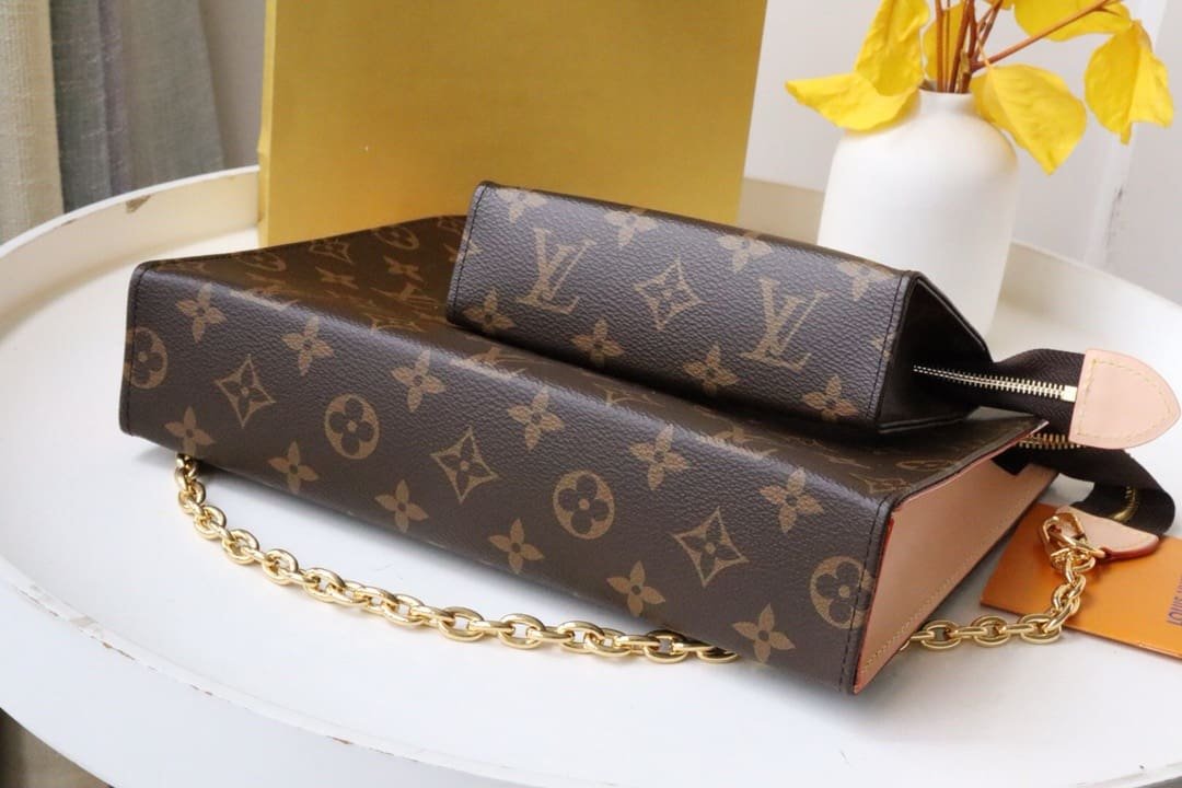 L0vis Vvtt0n M81412 Toiletry Pouch On Chain