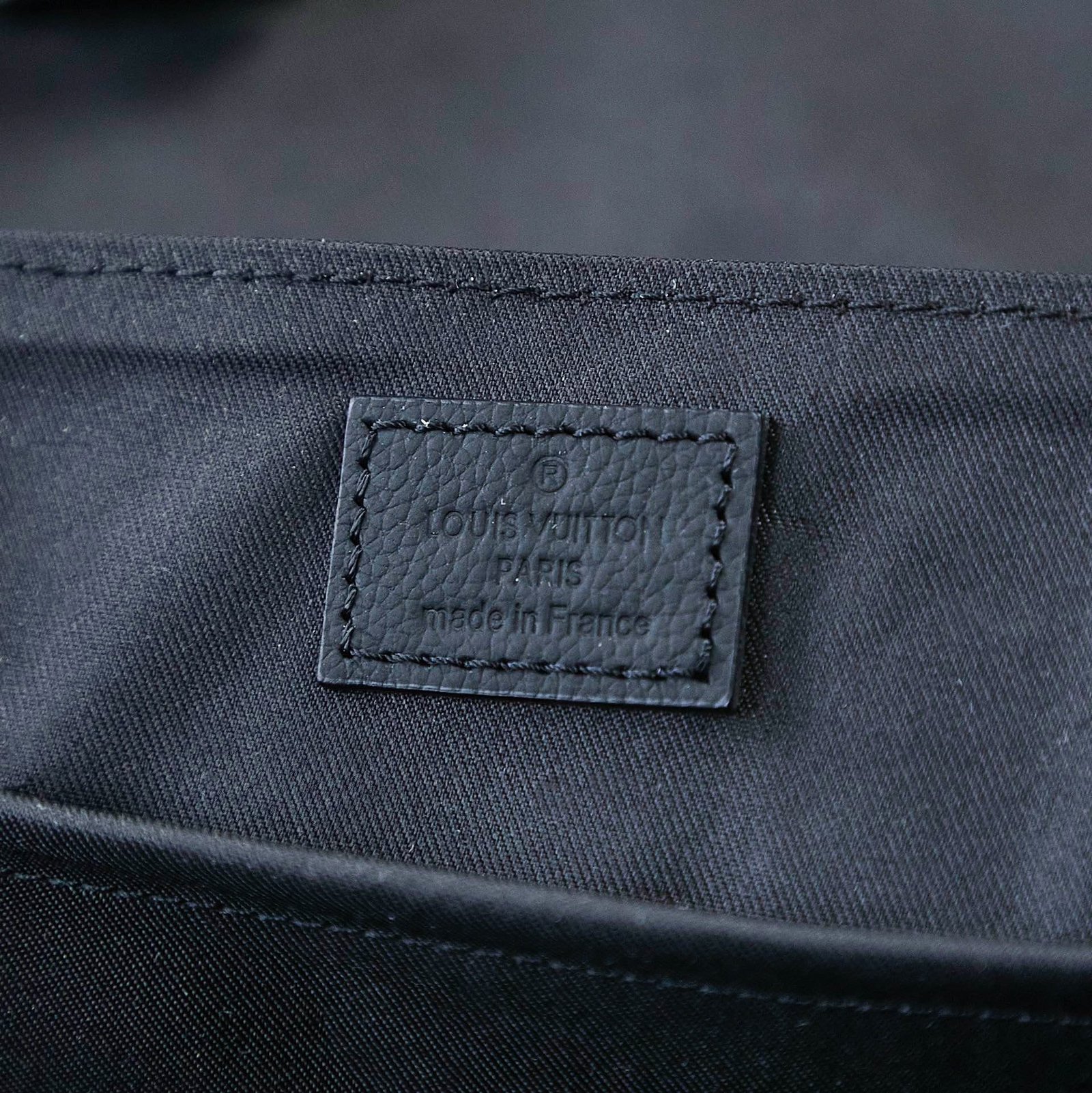 L0vis Vvtt0n M25121 Messenger Voyager PM