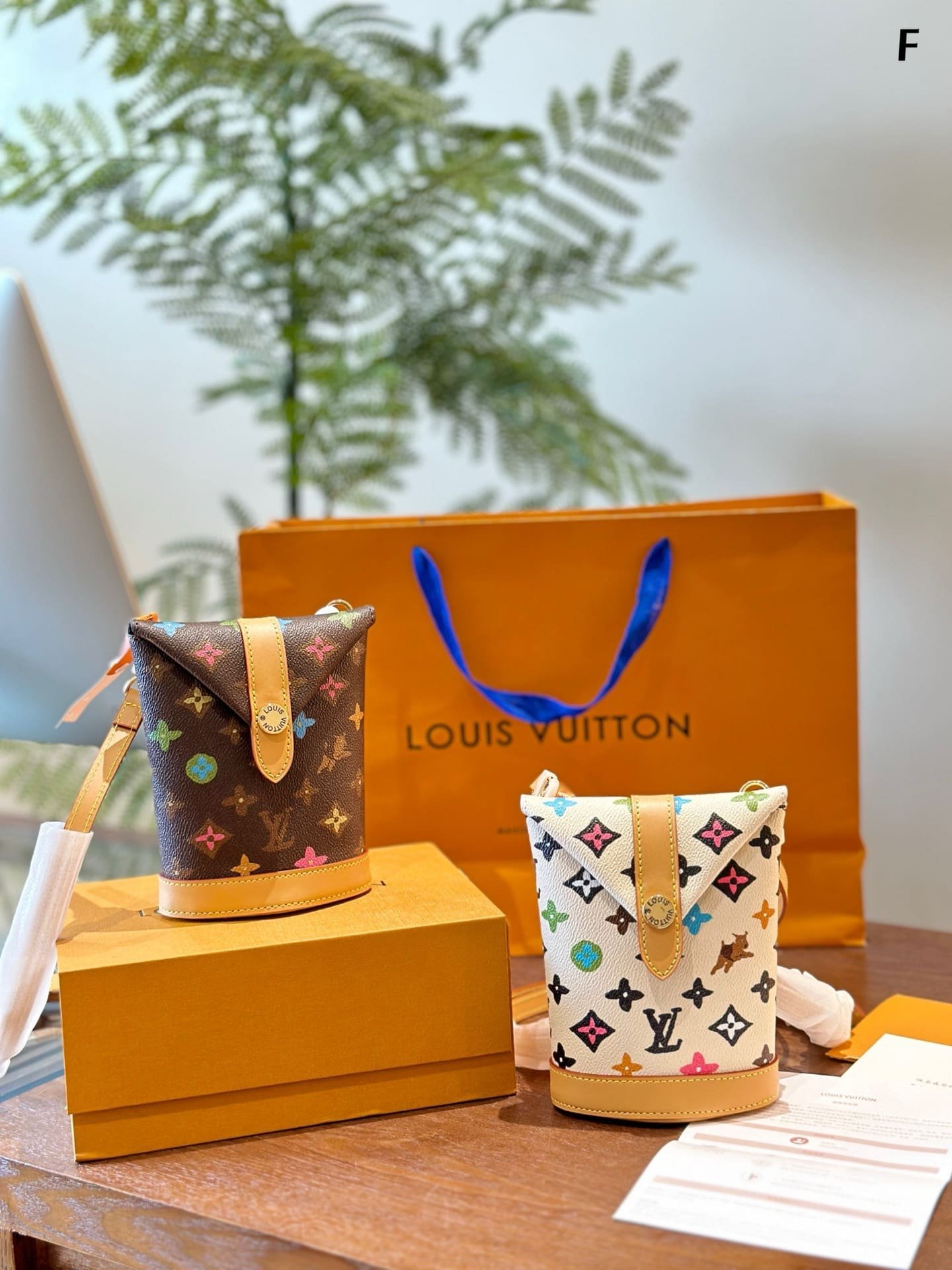 L0vis Vvtt0n M83343 Envelope Pouch