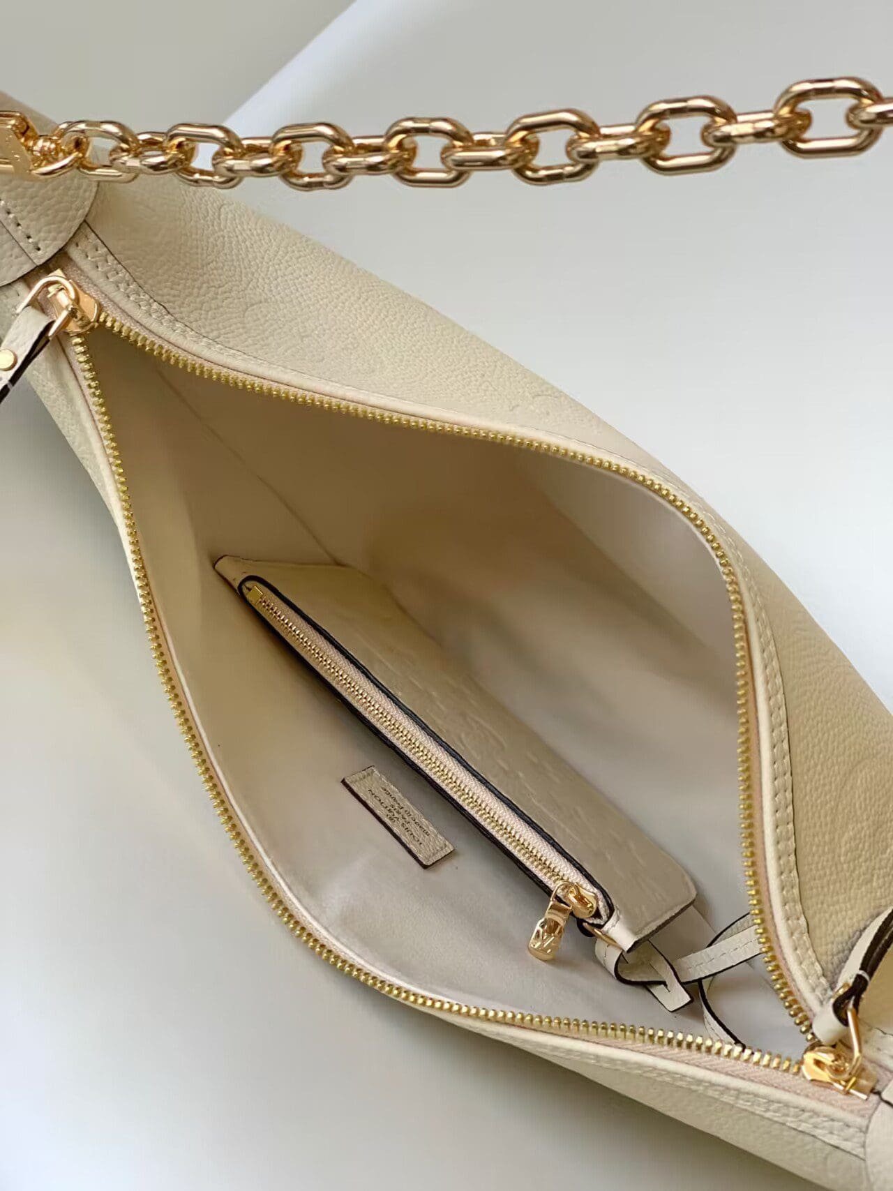 L0vis Vvtt0n Loop Hobo M46739