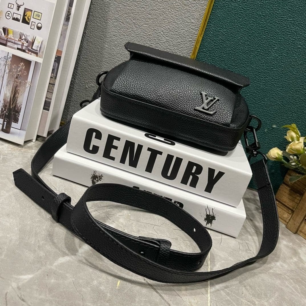 L0vis Vvtt0n M83563 PILOT MINI BAG