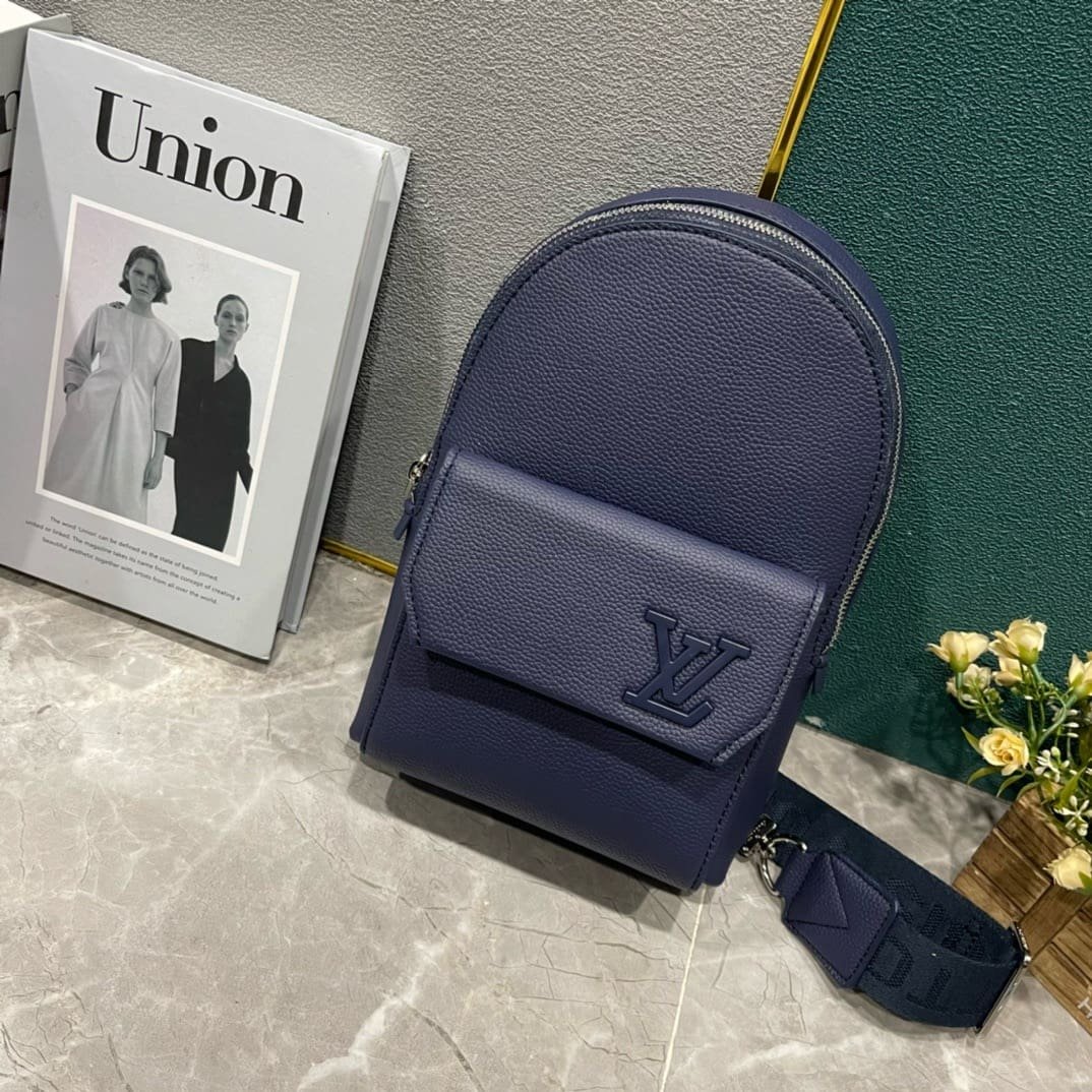 L0vis Vvtt0n M11601 Pilot Slingbag