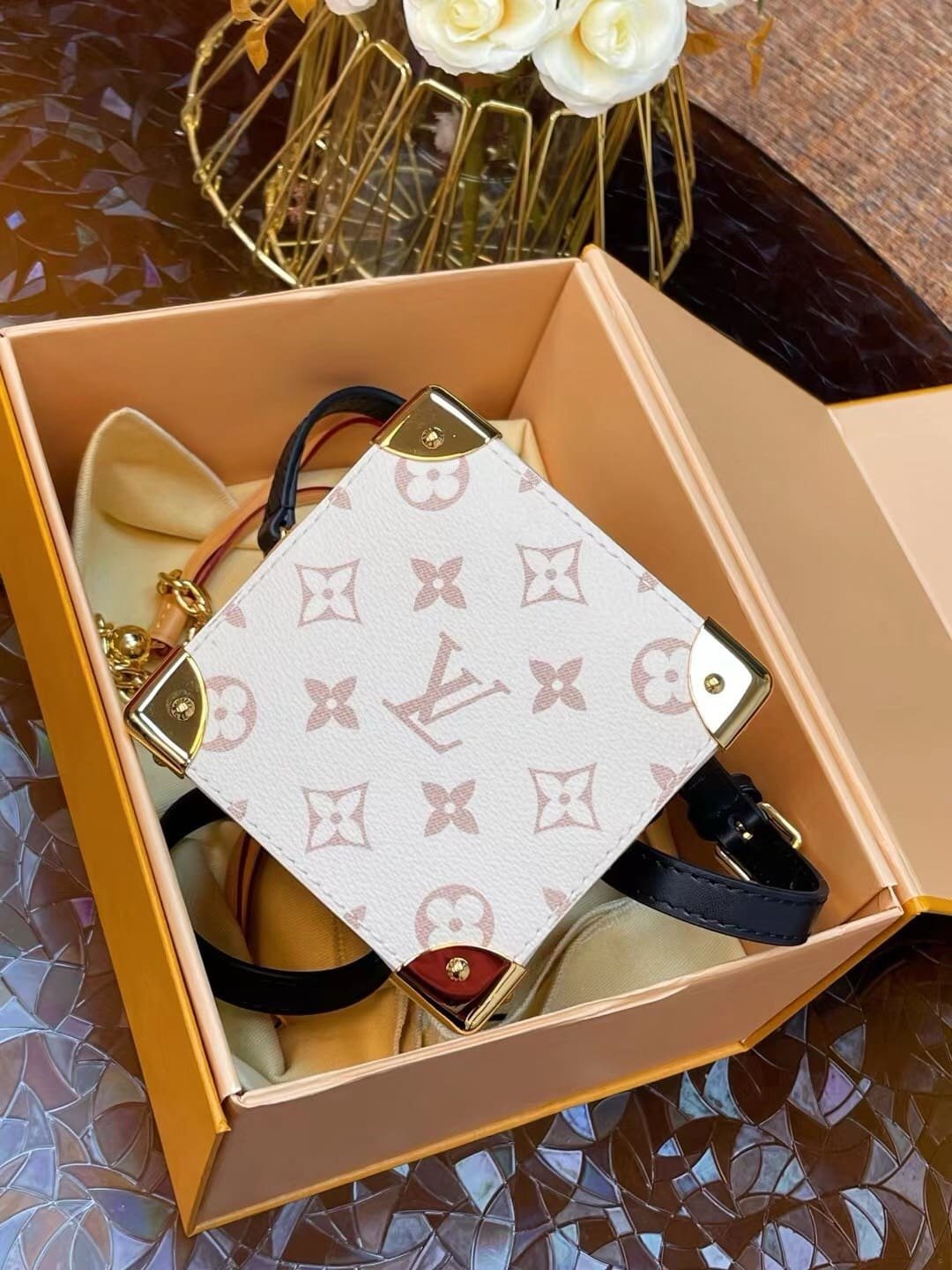 L0vis Vvtt0n M83227 NOÉ PURSE LV CHARMS handbags