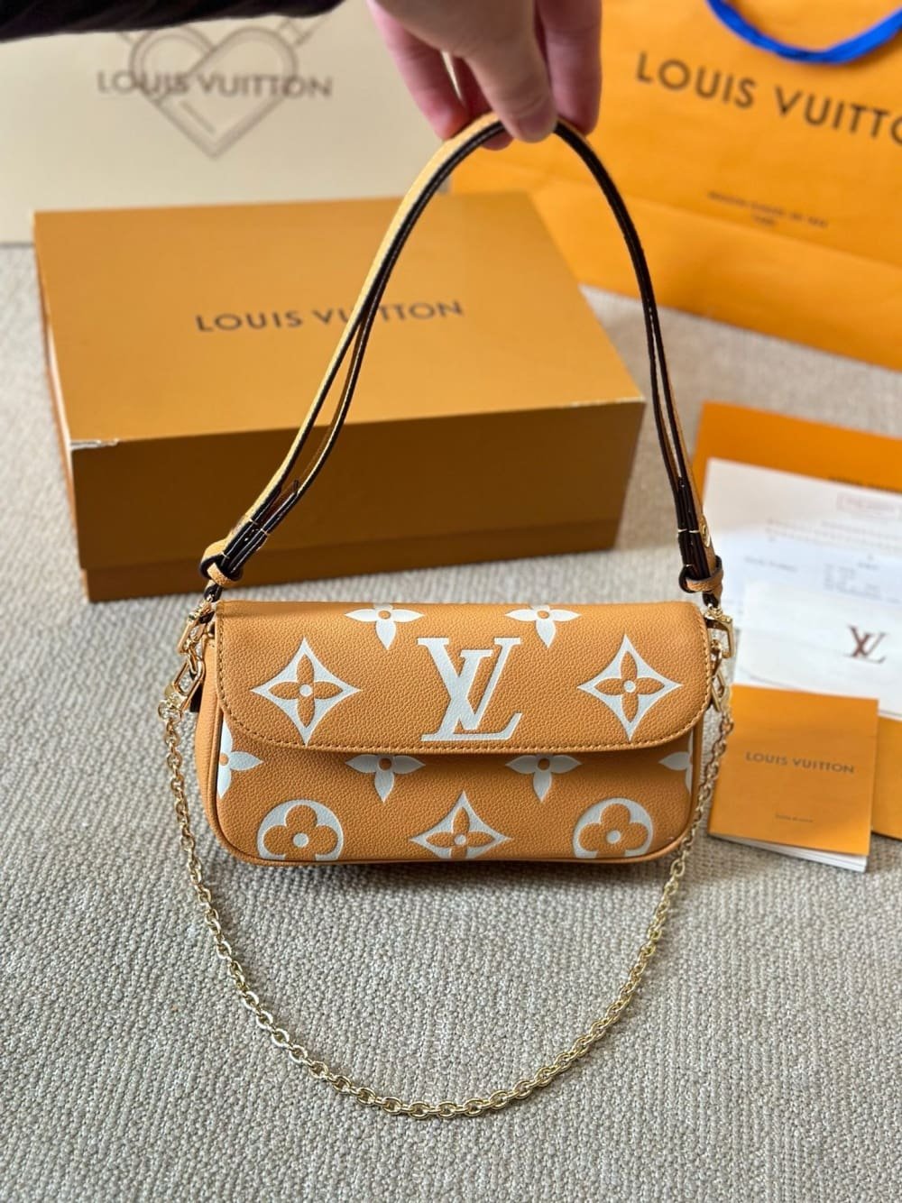 L0vis Vvtt0n M12758 Wallet On Chain Ivy