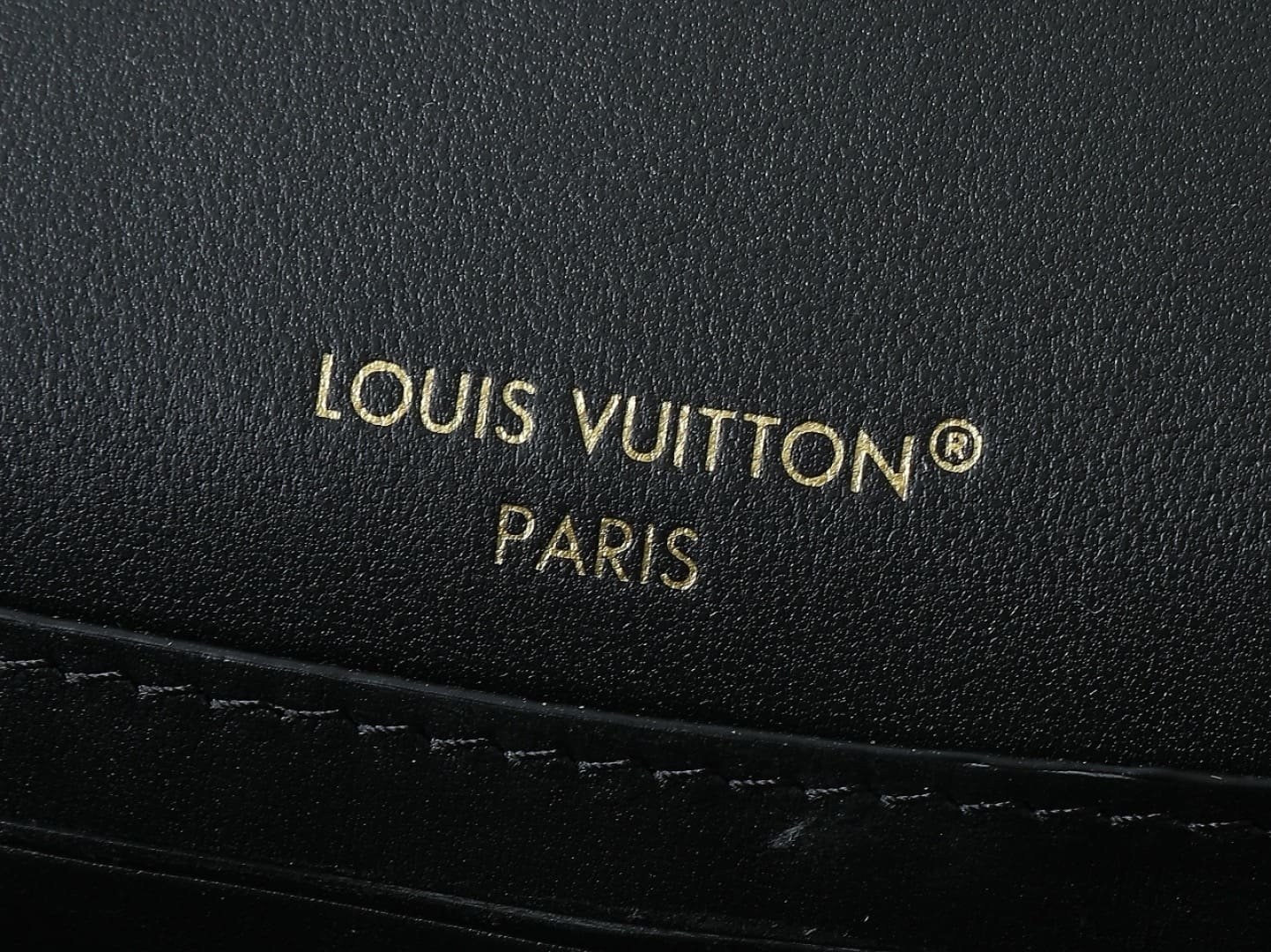 L0vis Vvtt0n M13139 Wallet On Chain GO-14
