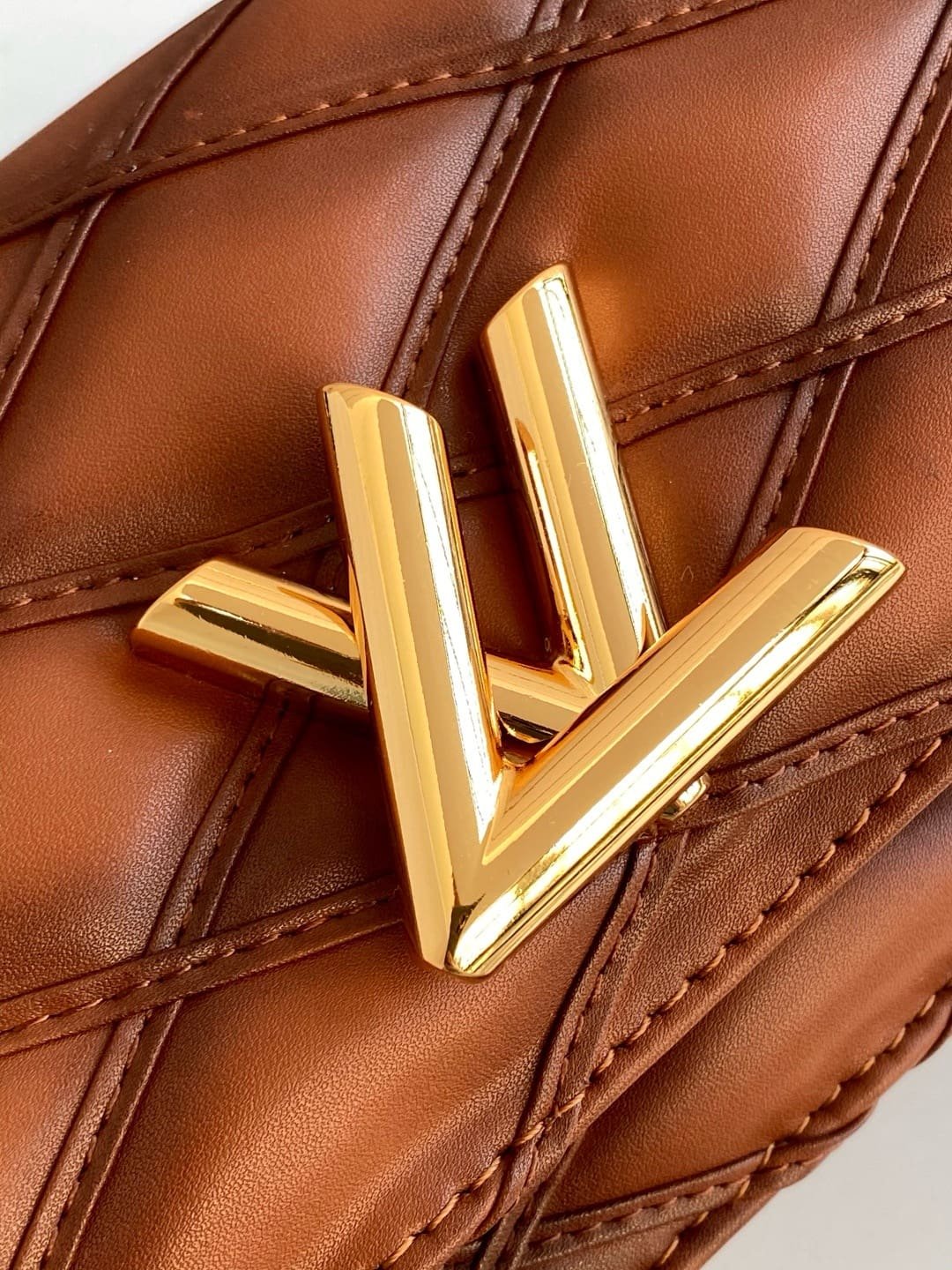 L0vis Vvtt0n M13841 Wallet On Chain GO-14