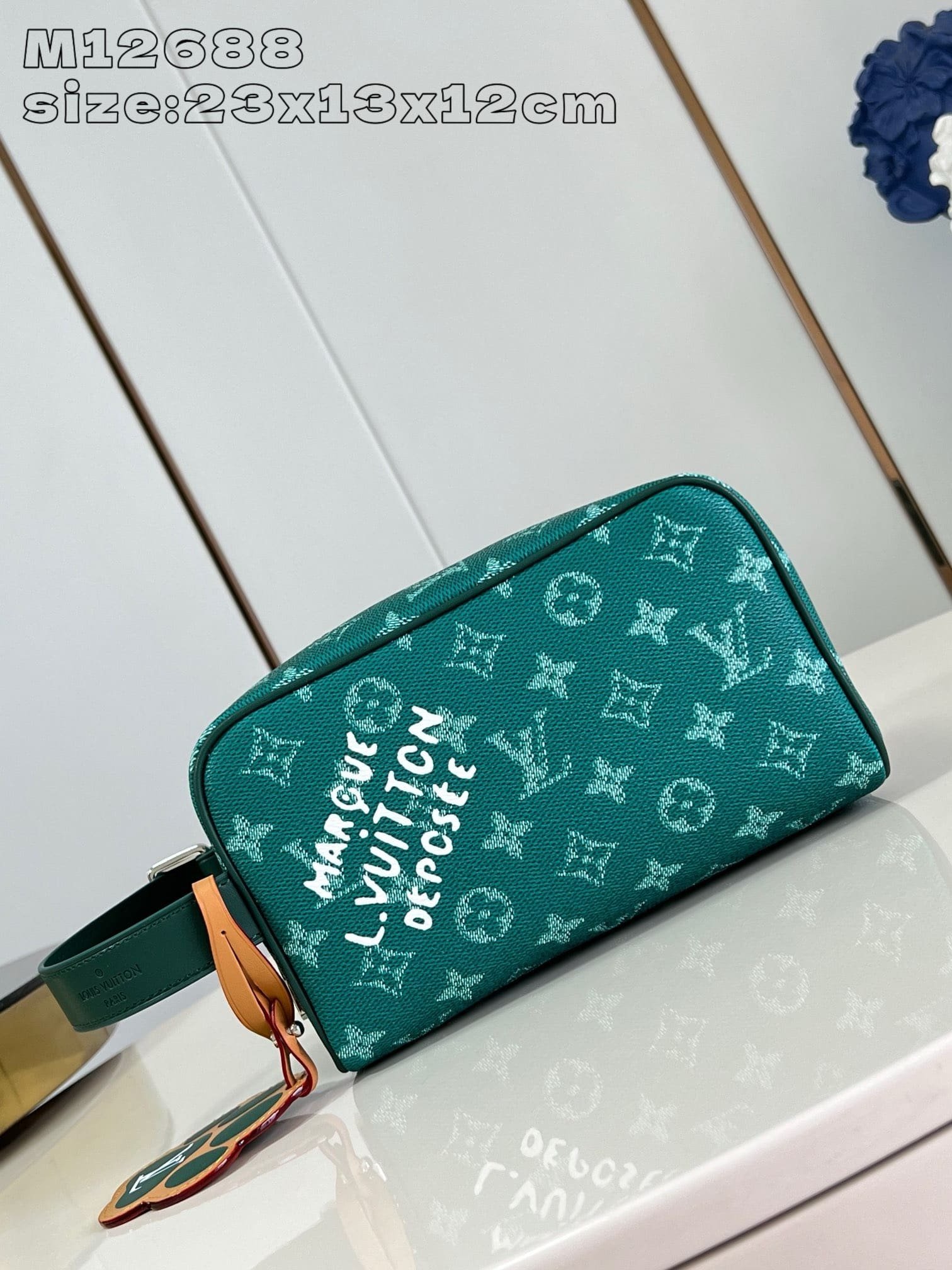 L0vis Vvtt0n M12688 Locker Dopp Kit