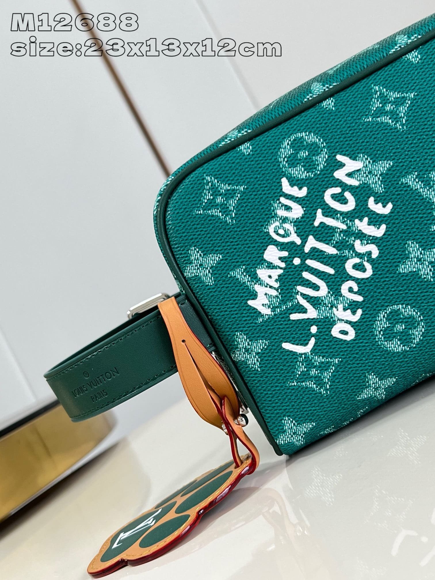 L0vis Vvtt0n M12688 Locker Dopp Kit