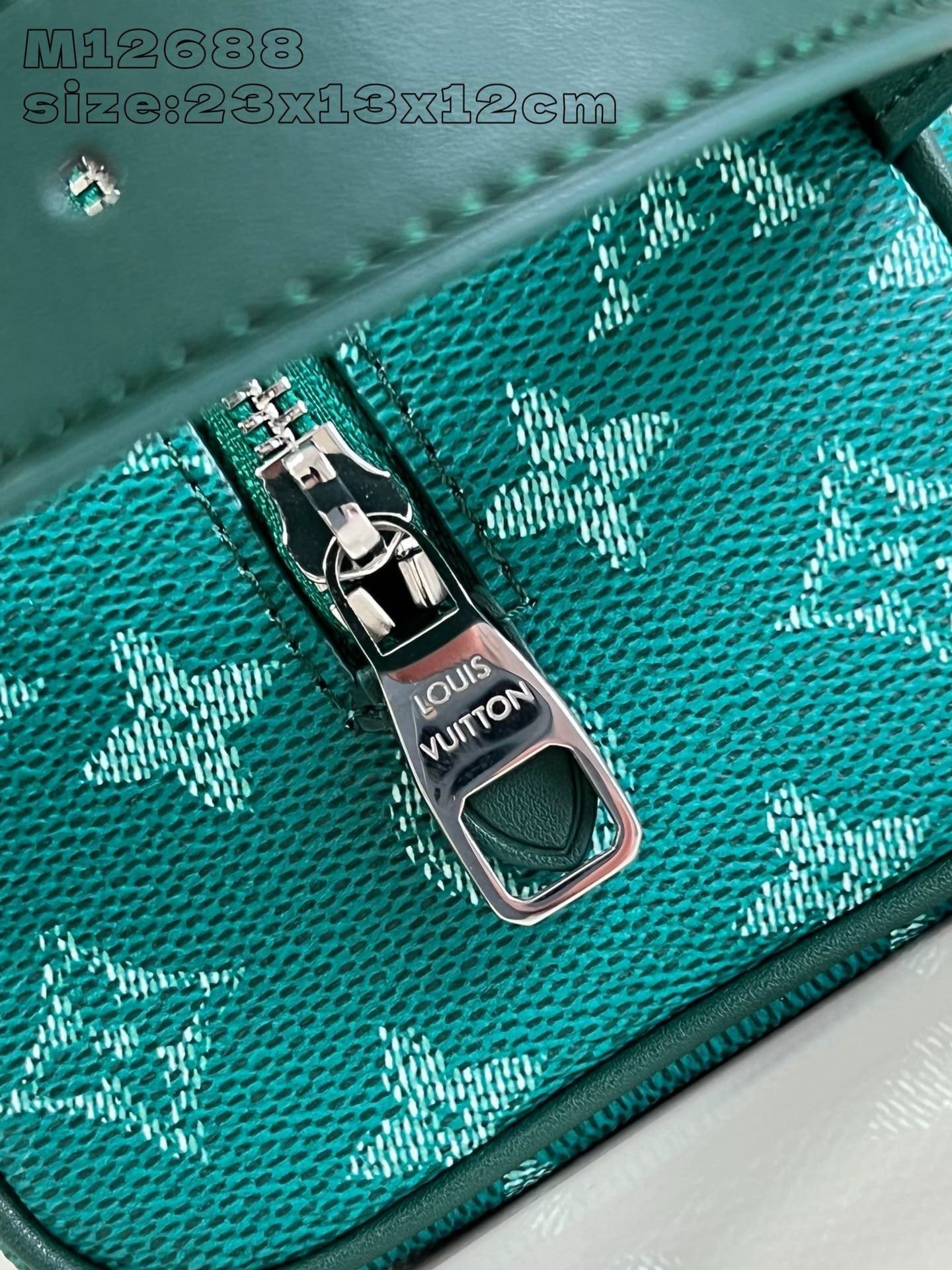 L0vis Vvtt0n M12688 Locker Dopp Kit