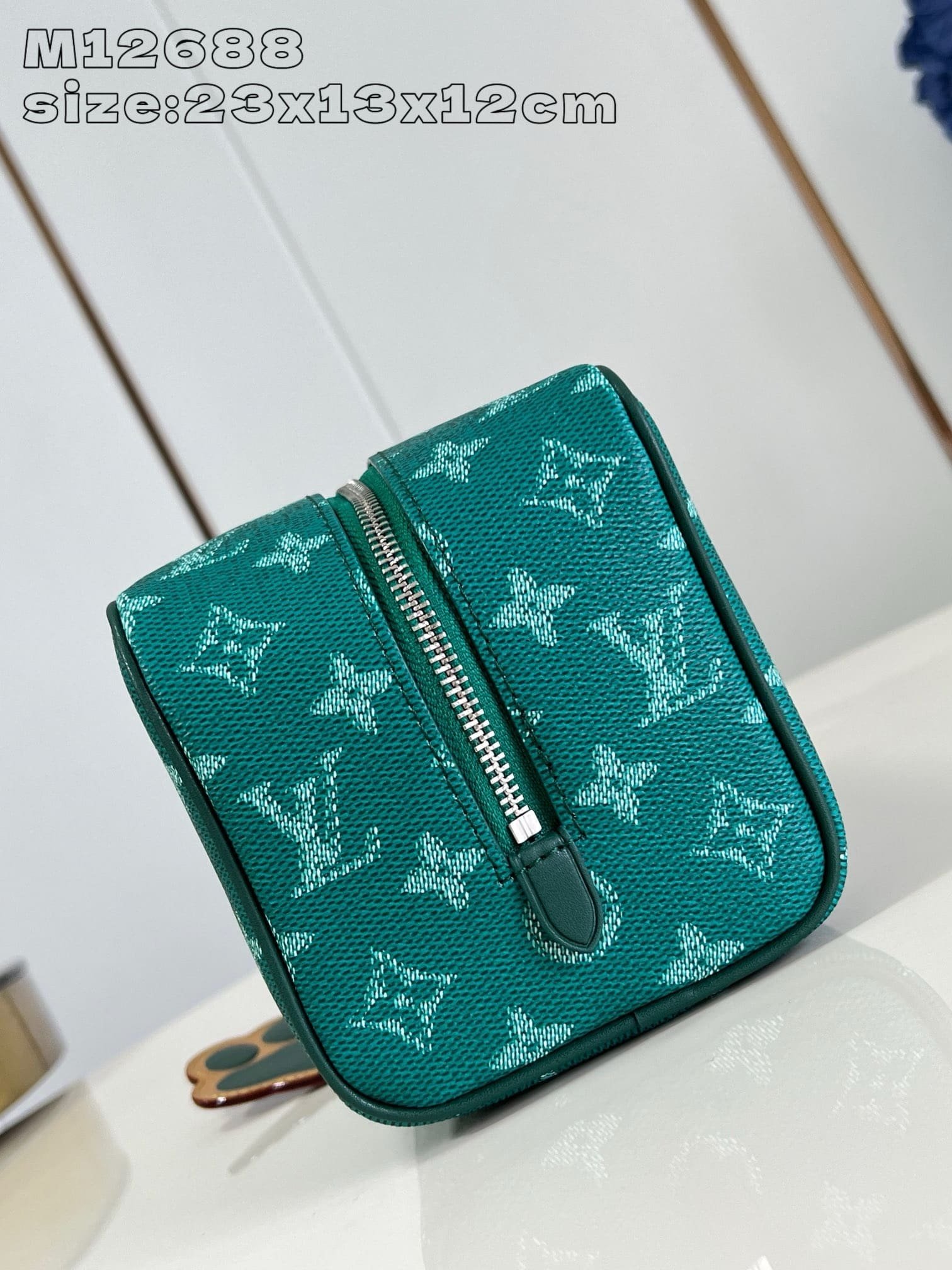 L0vis Vvtt0n M12688 Locker Dopp Kit