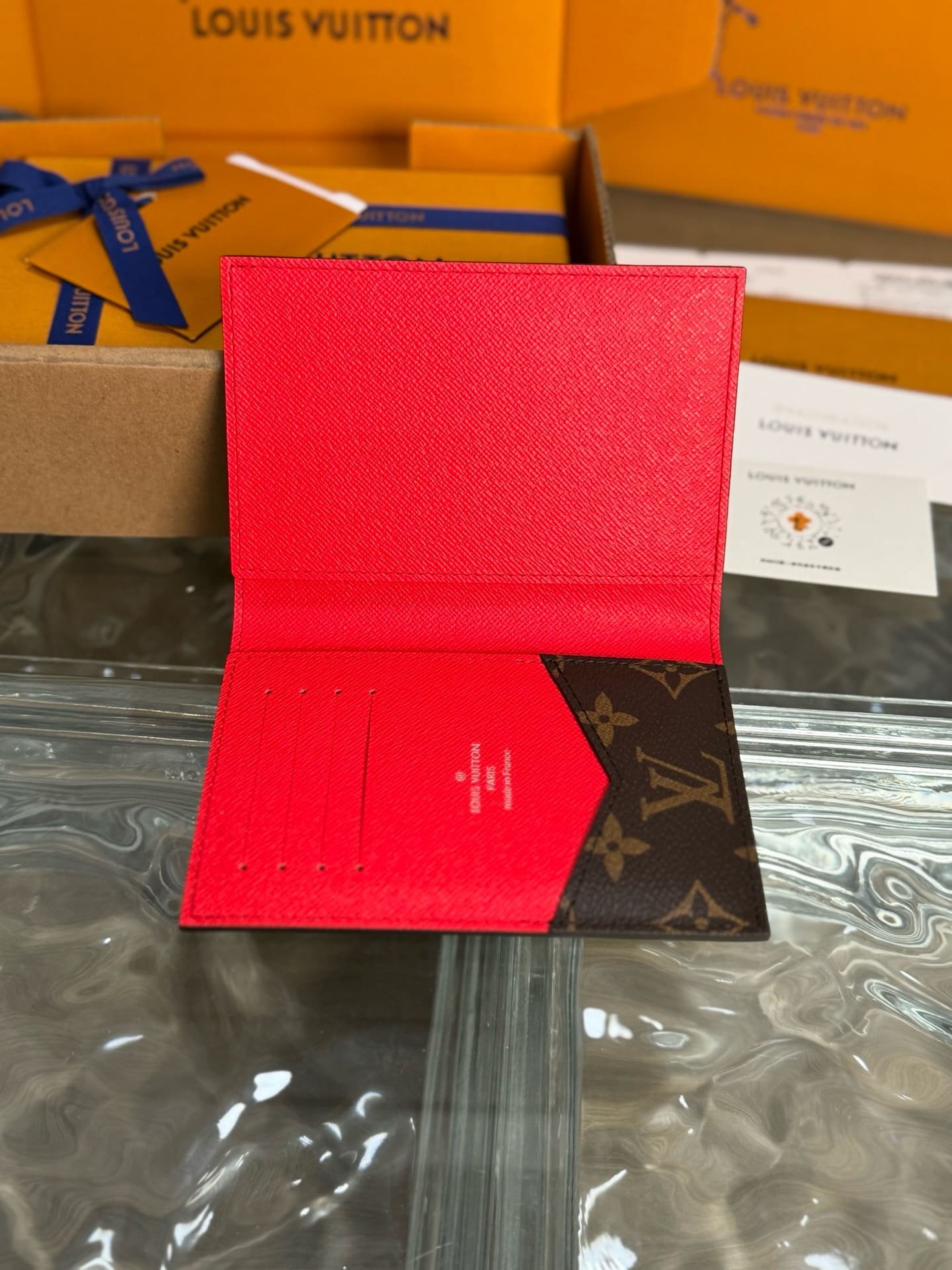 L0vis Vvtt0n M12824 Passport Cover