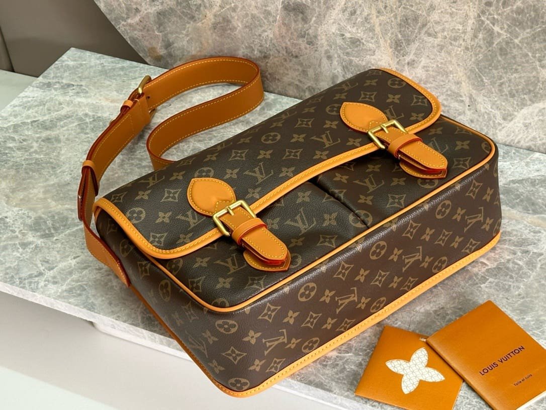 L0vis Vvtt0n M14723 Satchel Messenger