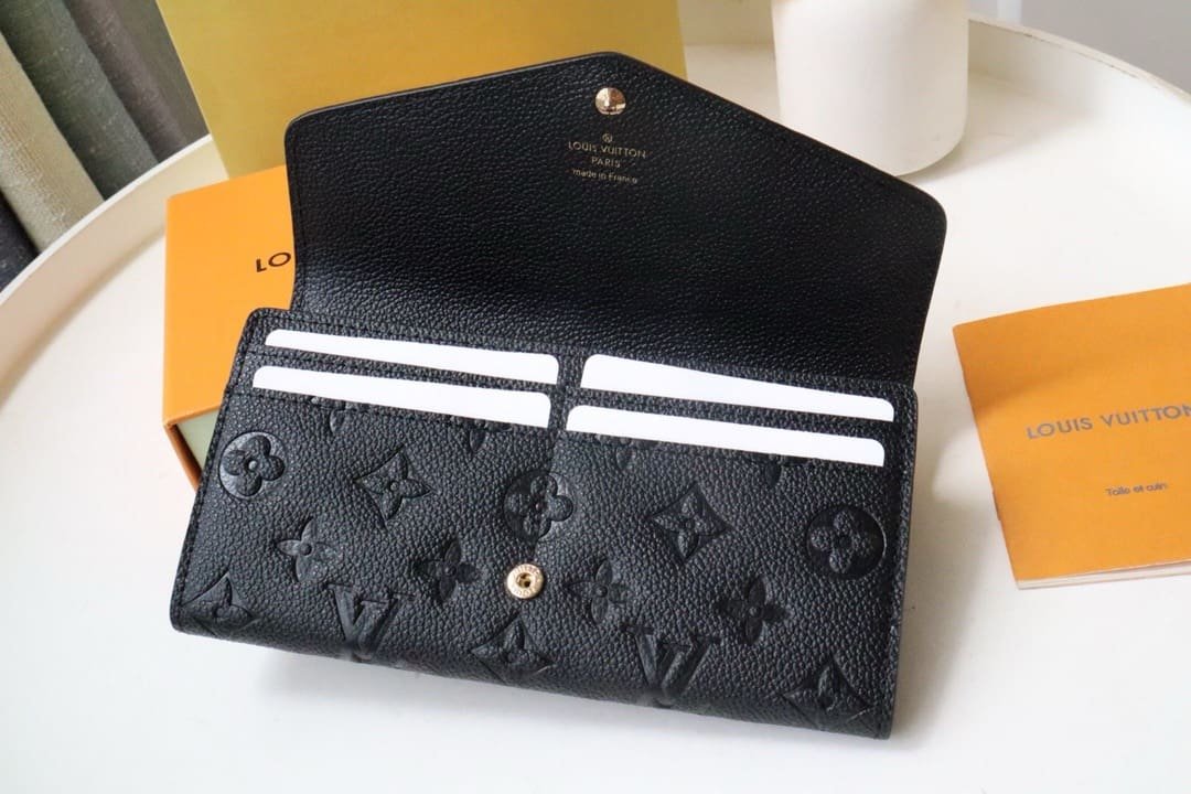 L0vis Vvtt0n M82257 Sarah Wallet