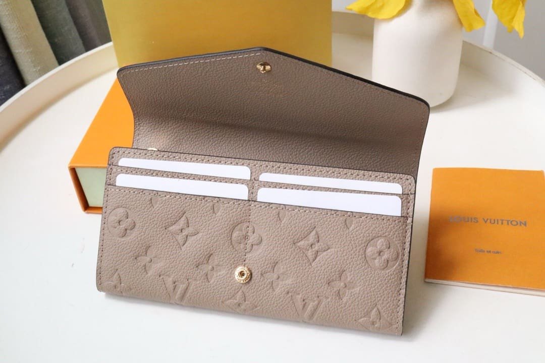L0vis Vvtt0n M82256 Sarah Wallet