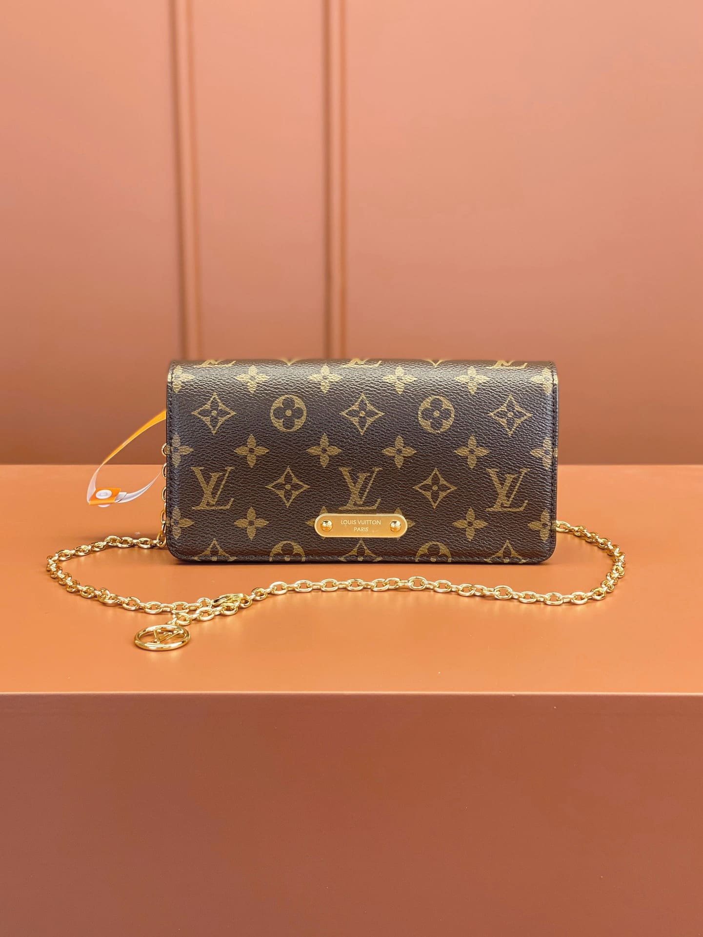 L0vis Vvtt0n M82509 Wallet On Chain Lily