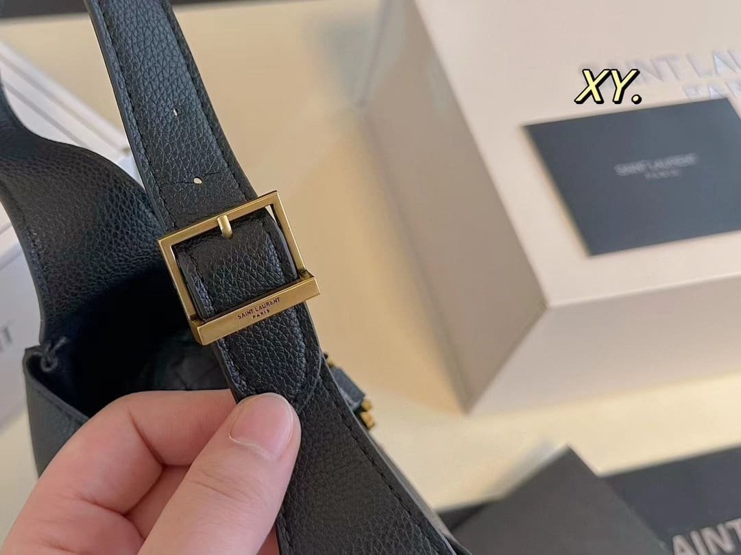 Sa1nt Lau*nt LE 5 À 7 S*pple baby in grained leather