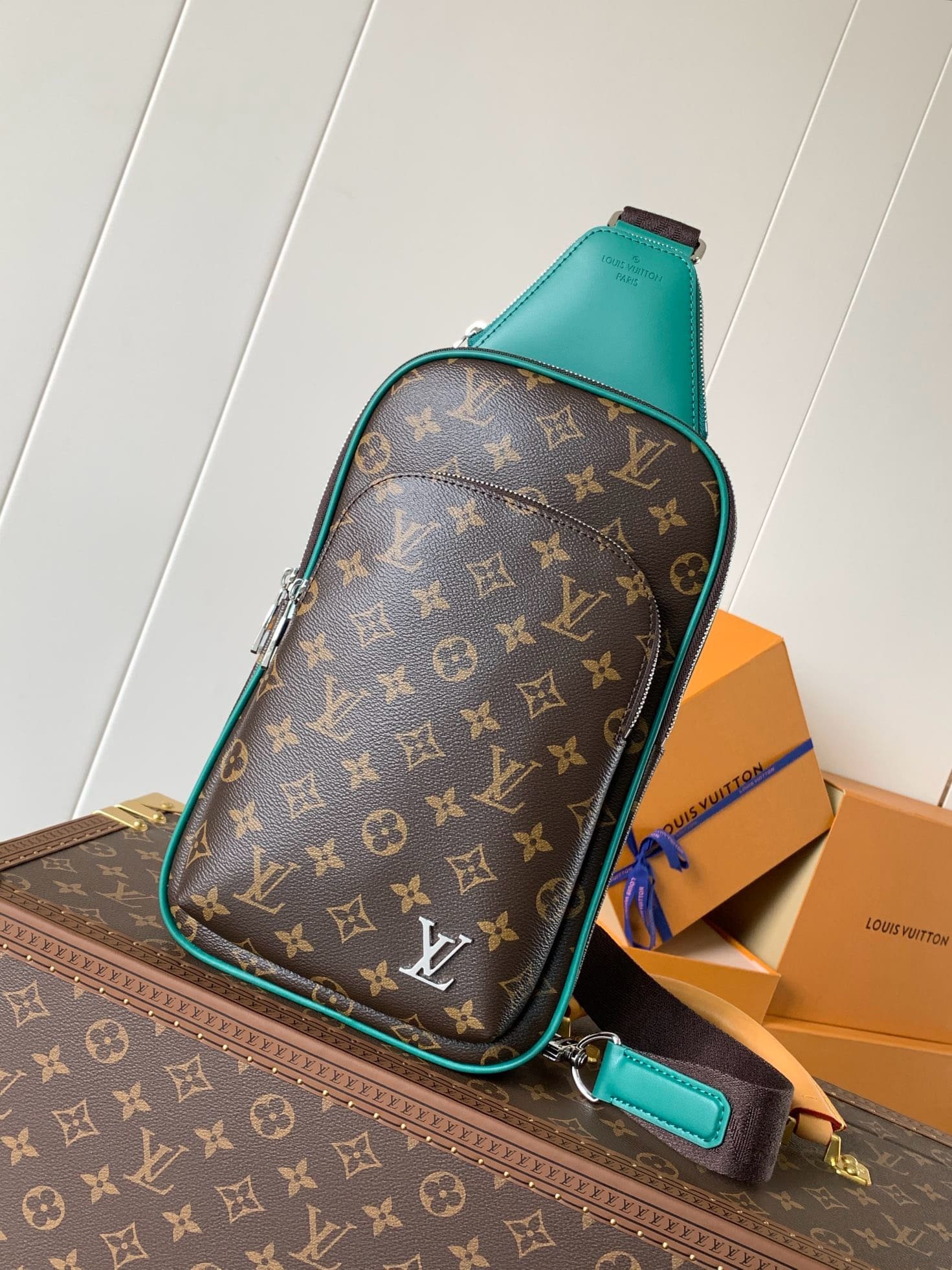 L0vis Vvtt0n M12734 Avenue Slingbag