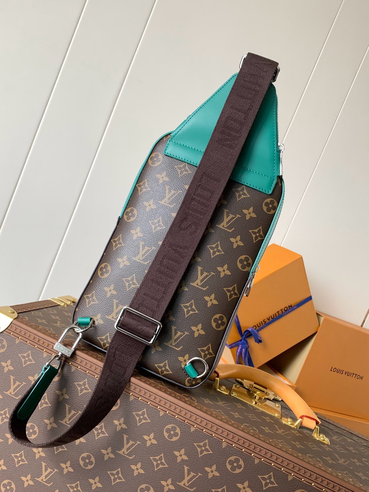 L0vis Vvtt0n M12734 Avenue Slingbag
