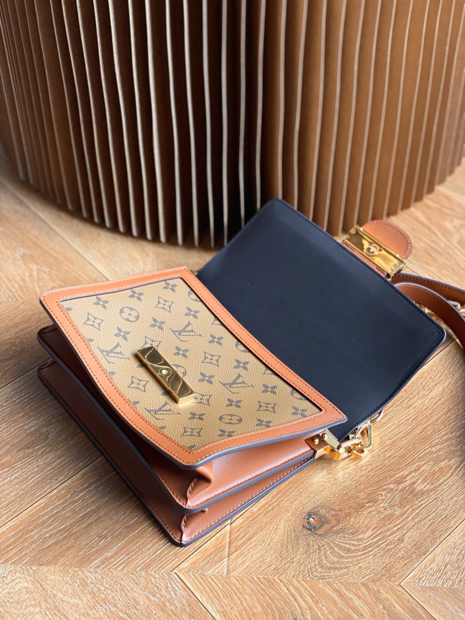 L0vis Vvtt0n Dauphine MM Bag M44391