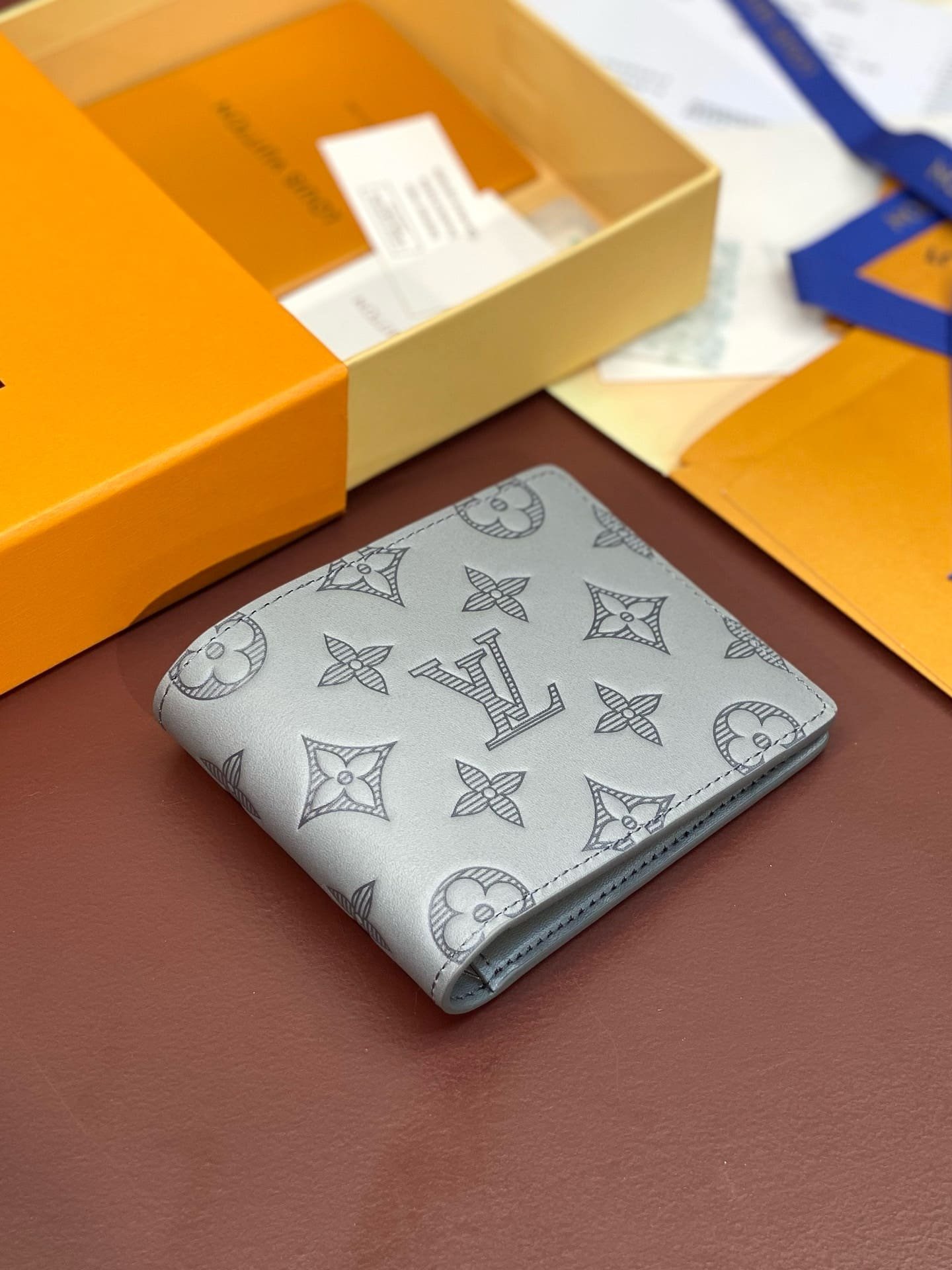L0vis Vvtt0n M81383 Multiple Wallet