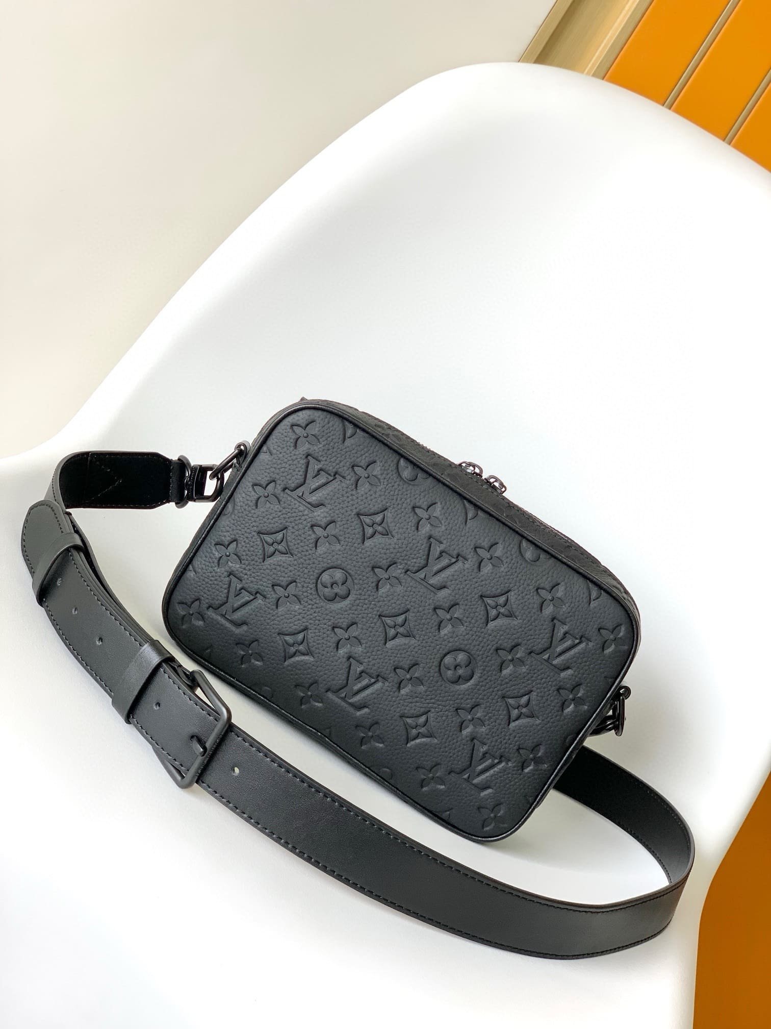 L0vis Vvtt0n M23742 Steamer Messenger (top quality)