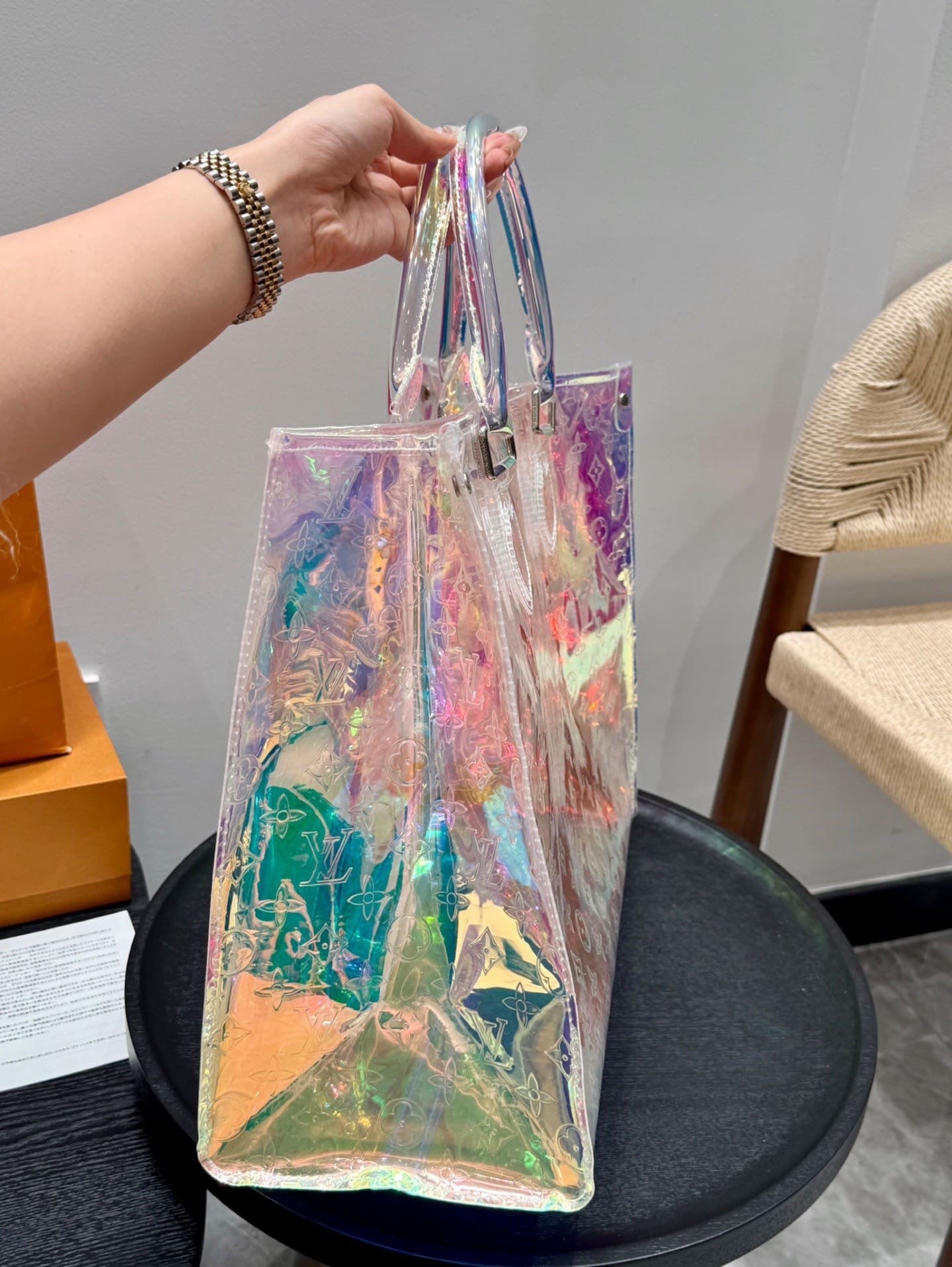 L0vis Vvtt0n onthego tote bag