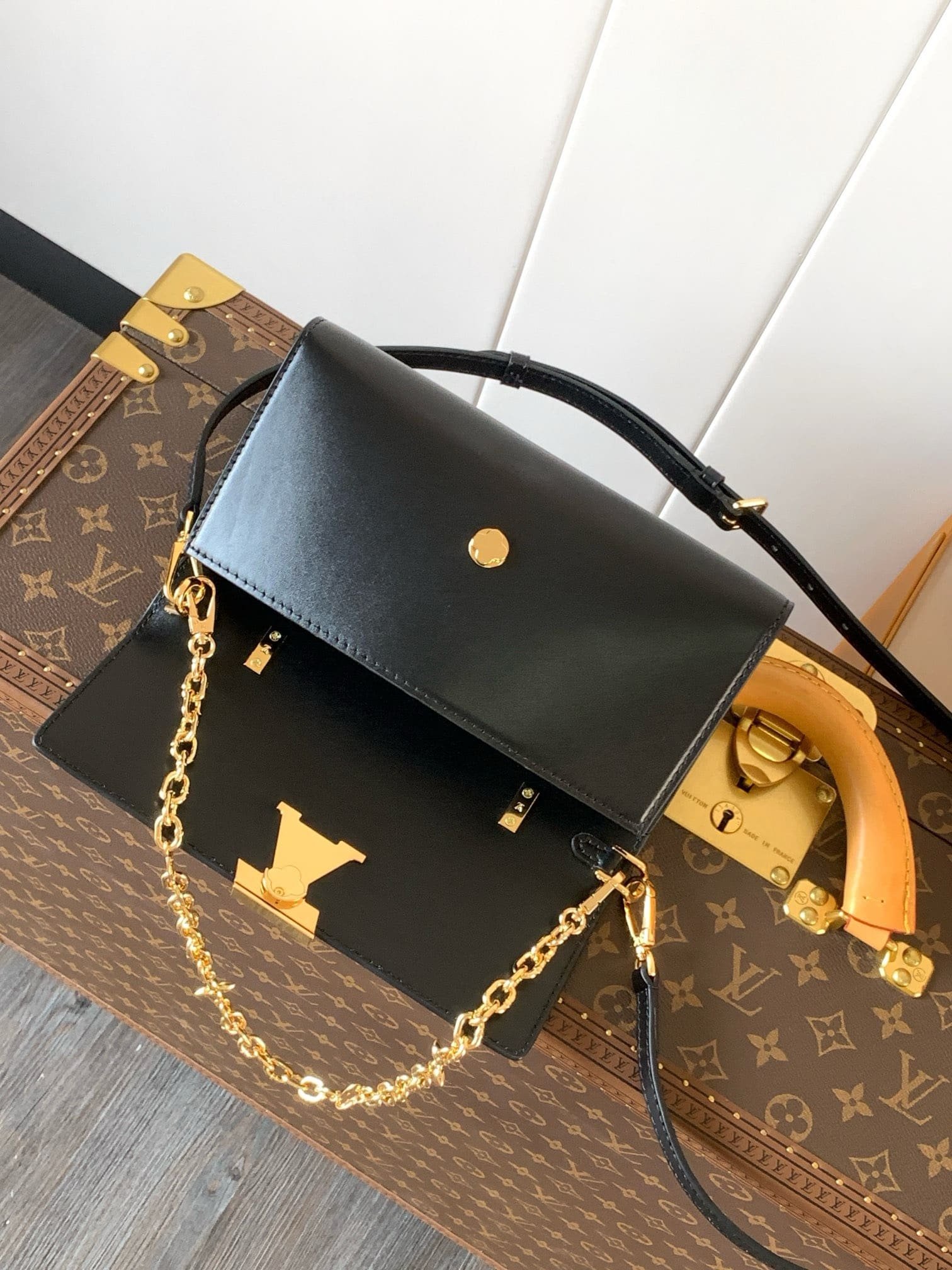 L0vis Vvtt0n M12143 Wallet On Chain Capucines