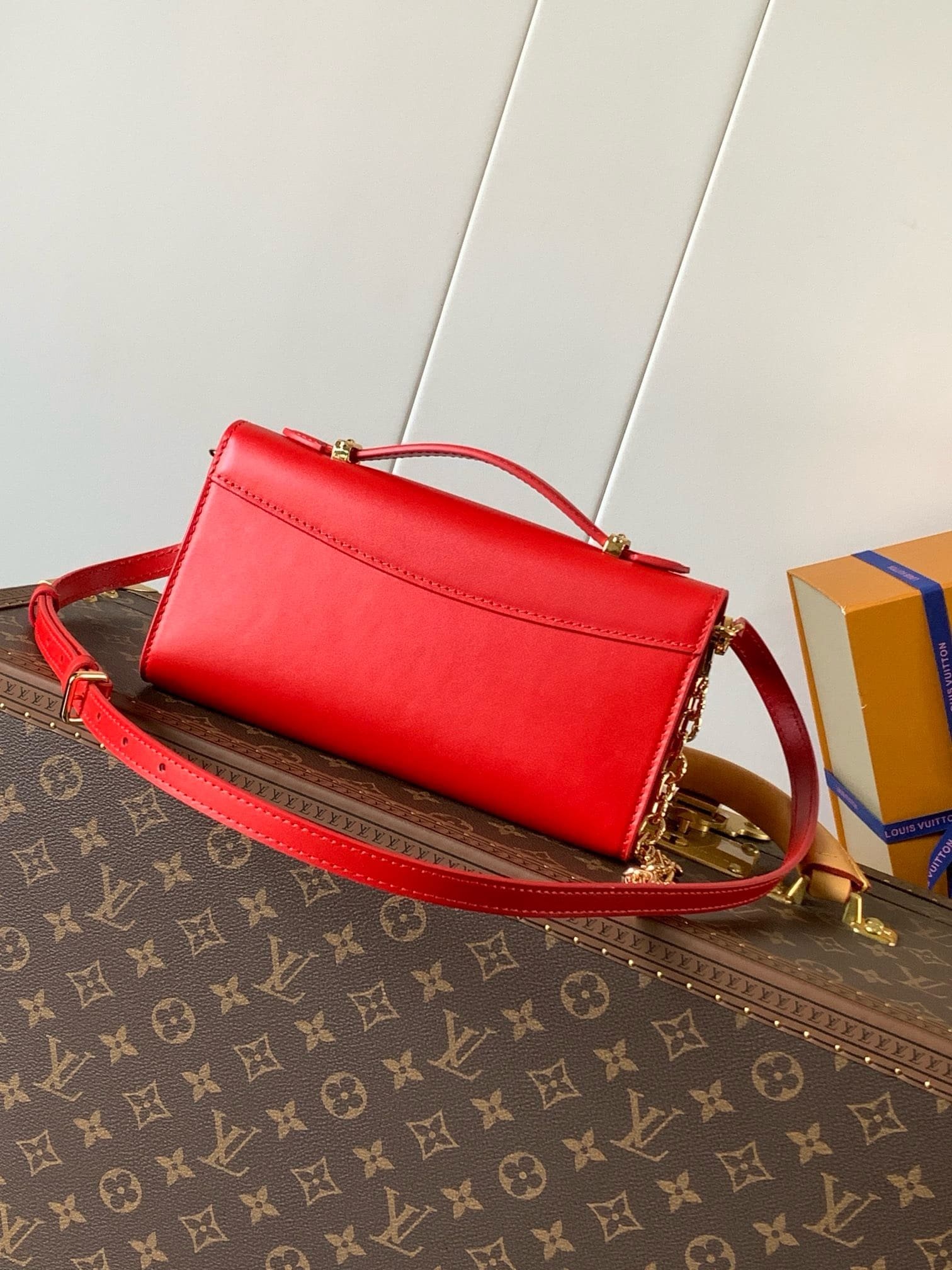 L0vis Vvtt0n M12405 Wallet On Chain Capucines