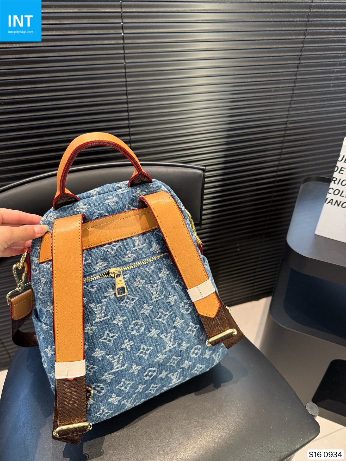 L0vis Vvtt0n backpack