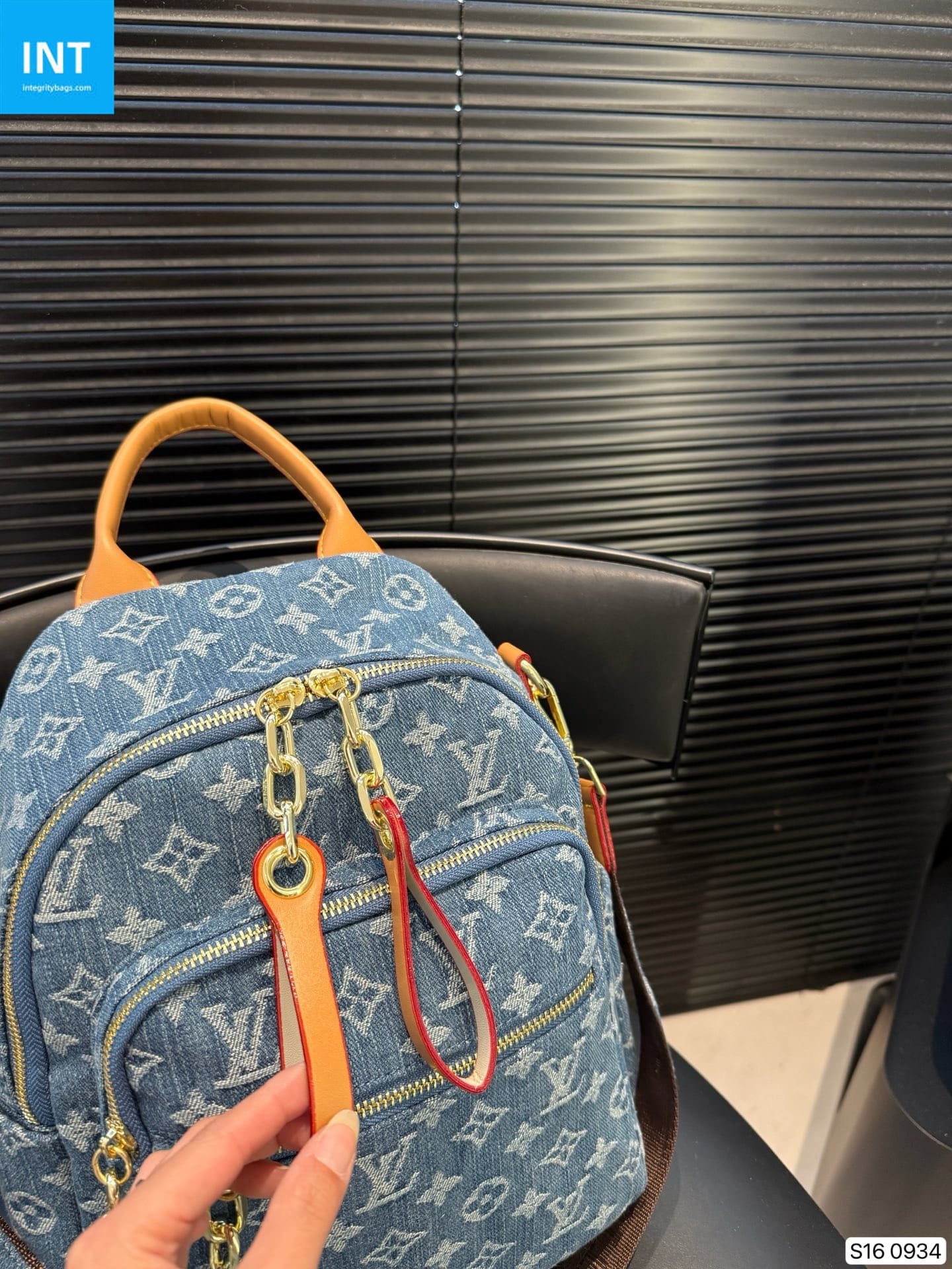 L0vis Vvtt0n backpack