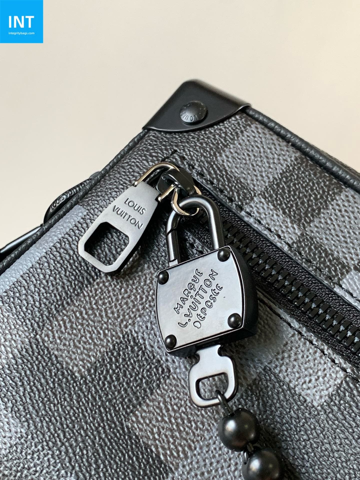 L0vis Vvtt0n M14922 Mini Soft Trunk