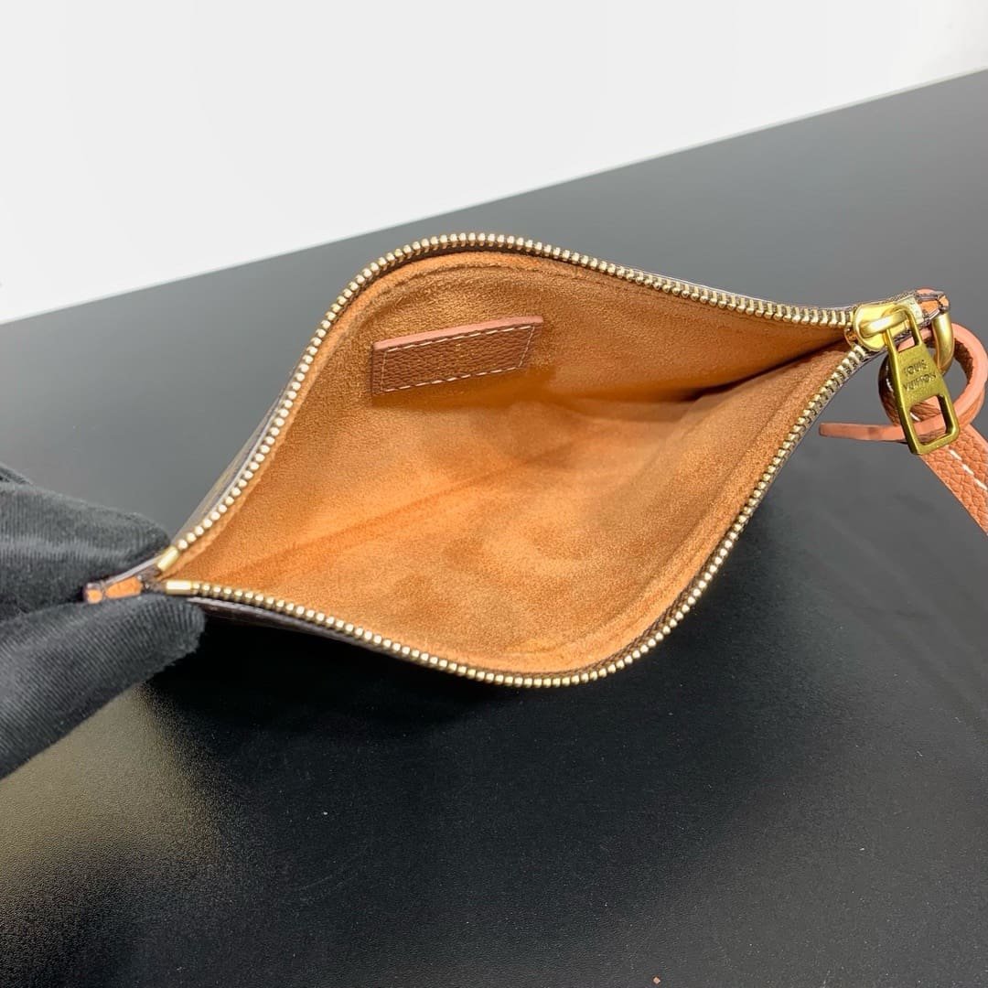 L0vis Vvtt0n M25354 Low Key Hobo PM