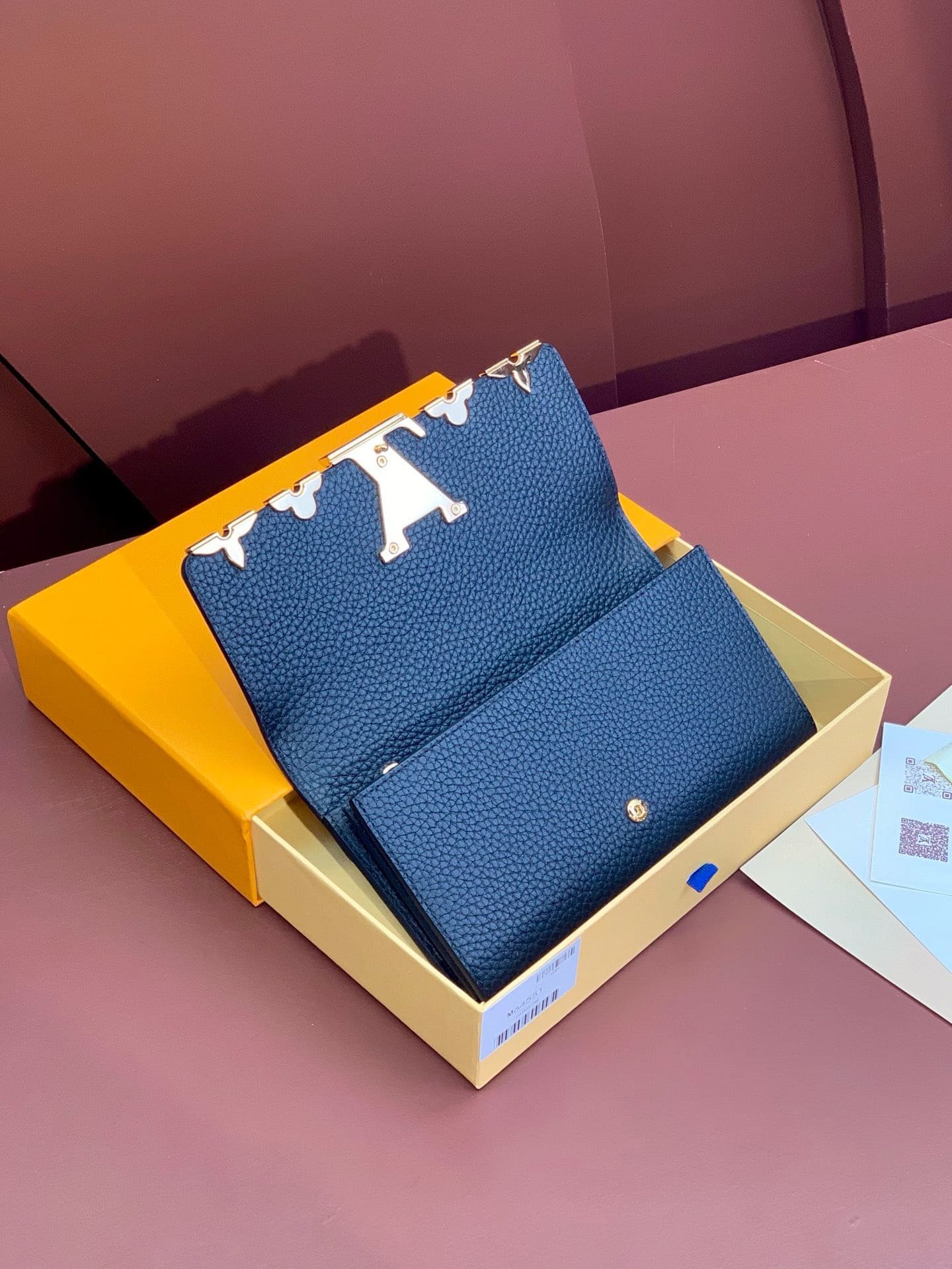 L0vis Vvtt0n M64551 Capucines Wallet