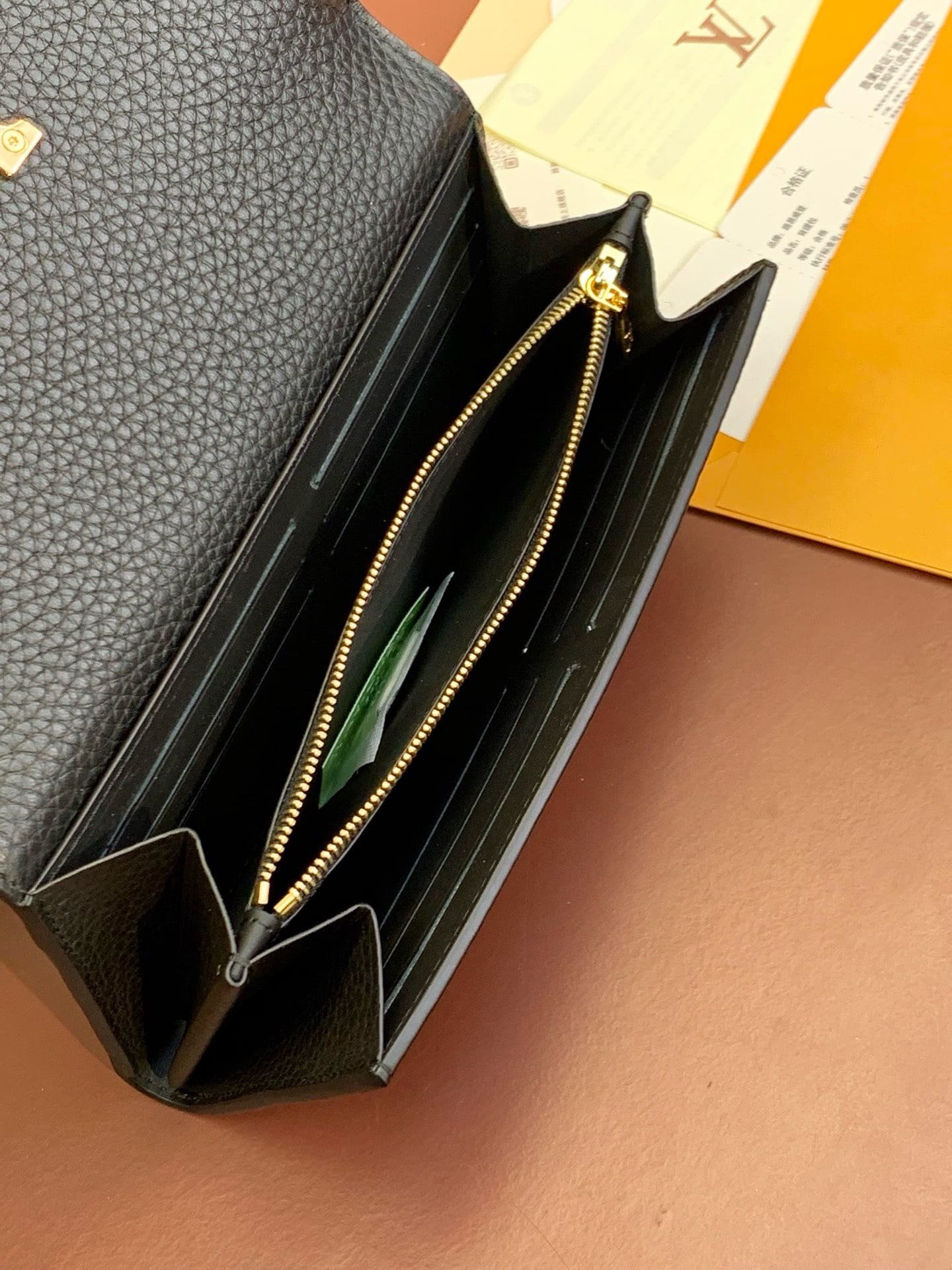 L0vis Vvtt0n M64551 Capucines Wallet